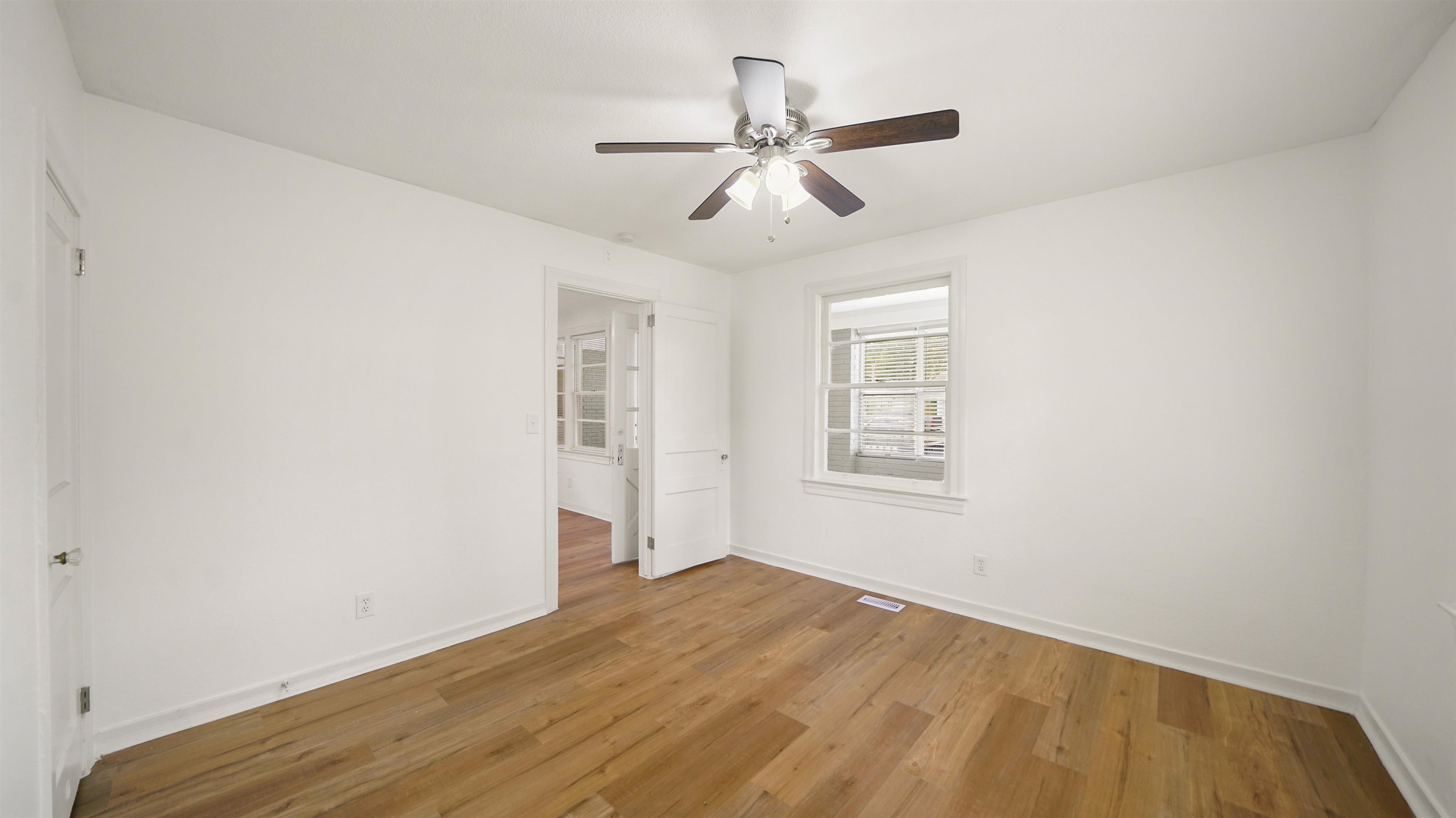 Image 24 of 38 For 819 Mcduff Ave