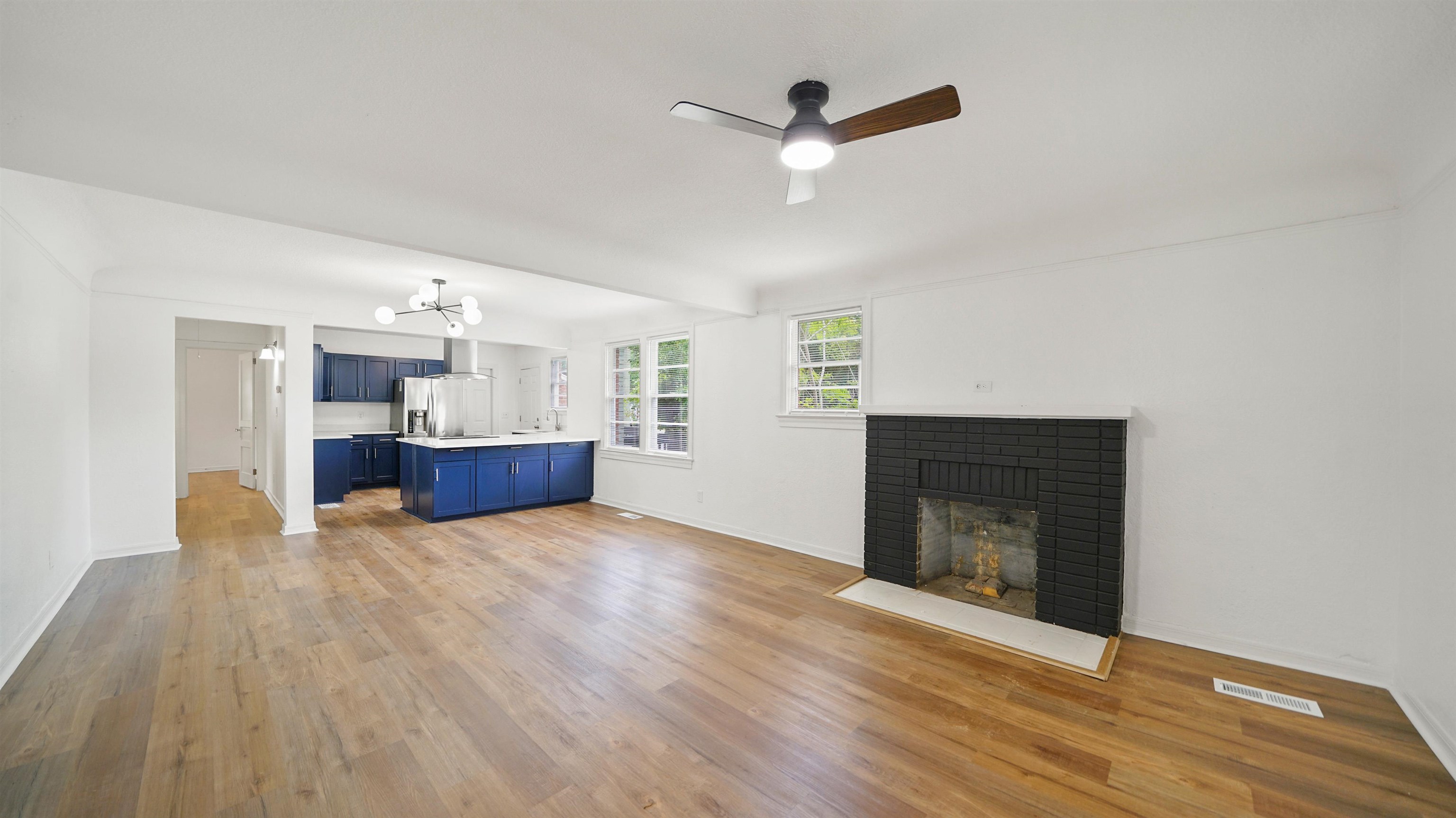 Image 3 of 38 For 819 Mcduff Ave