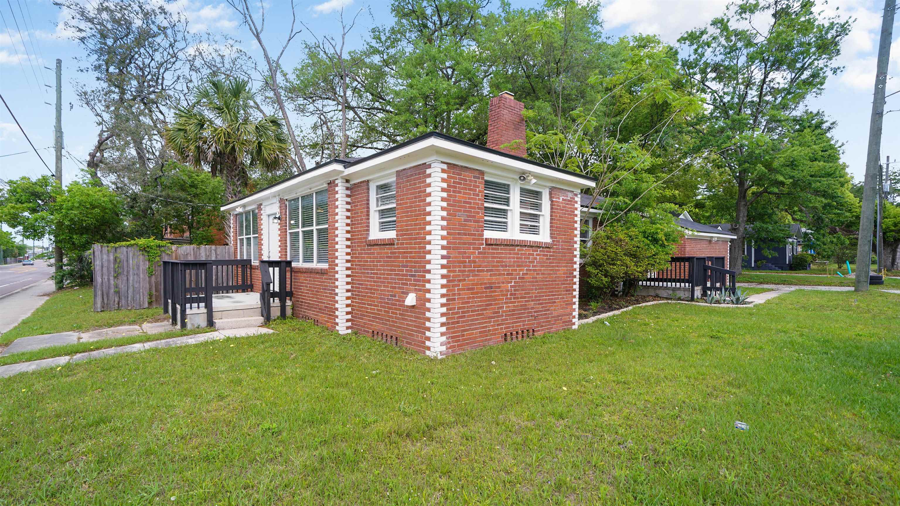 Image 30 of 38 For 819 Mcduff Ave