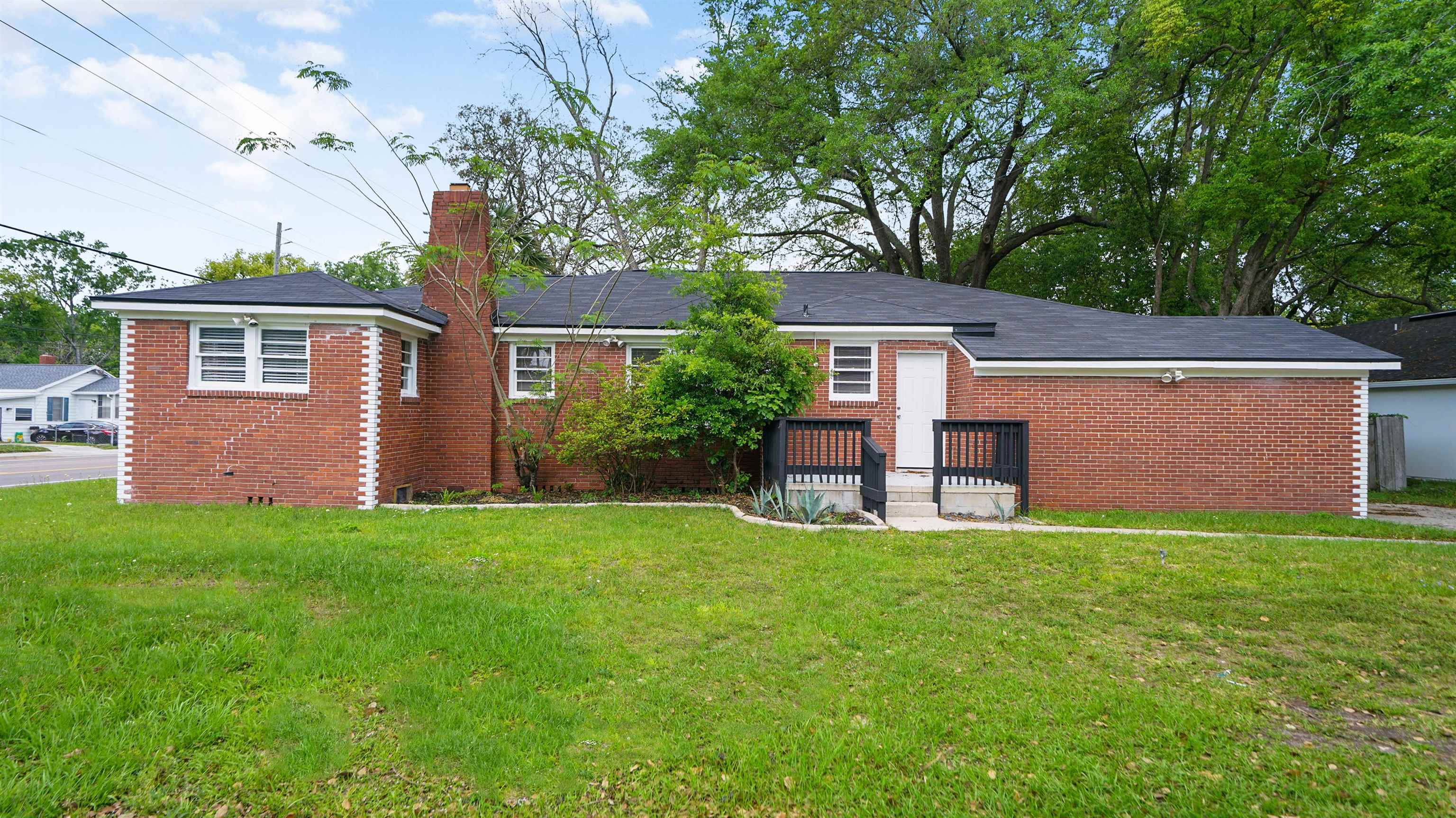 Image 37 of 38 For 819 Mcduff Ave