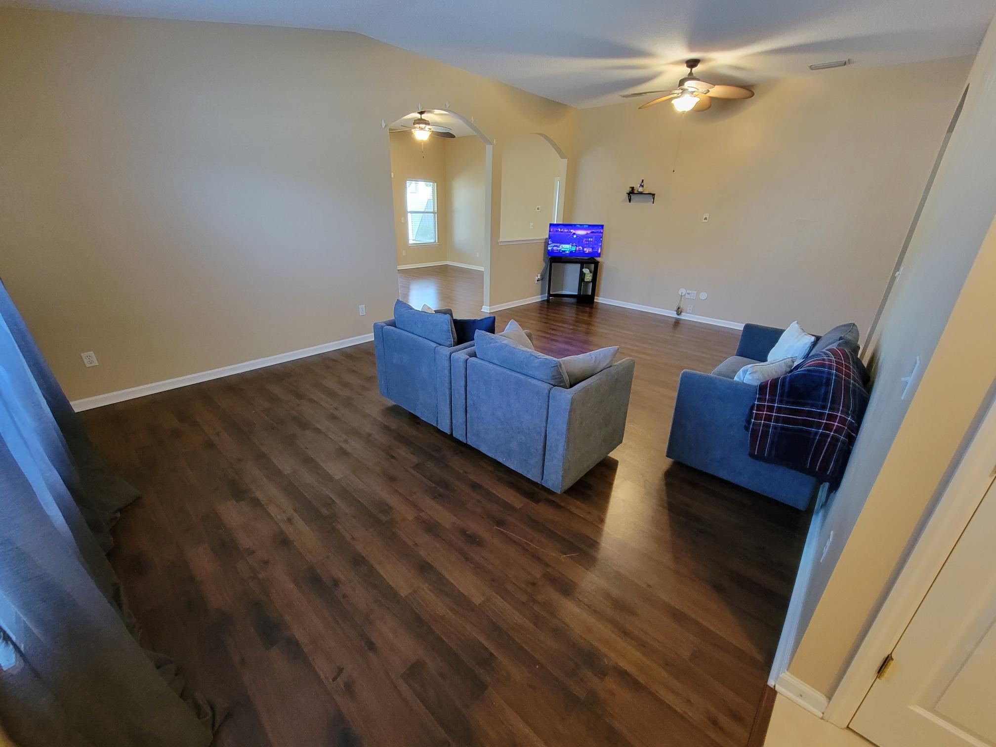 Image 4 of 23 For 600 Stonehill Place