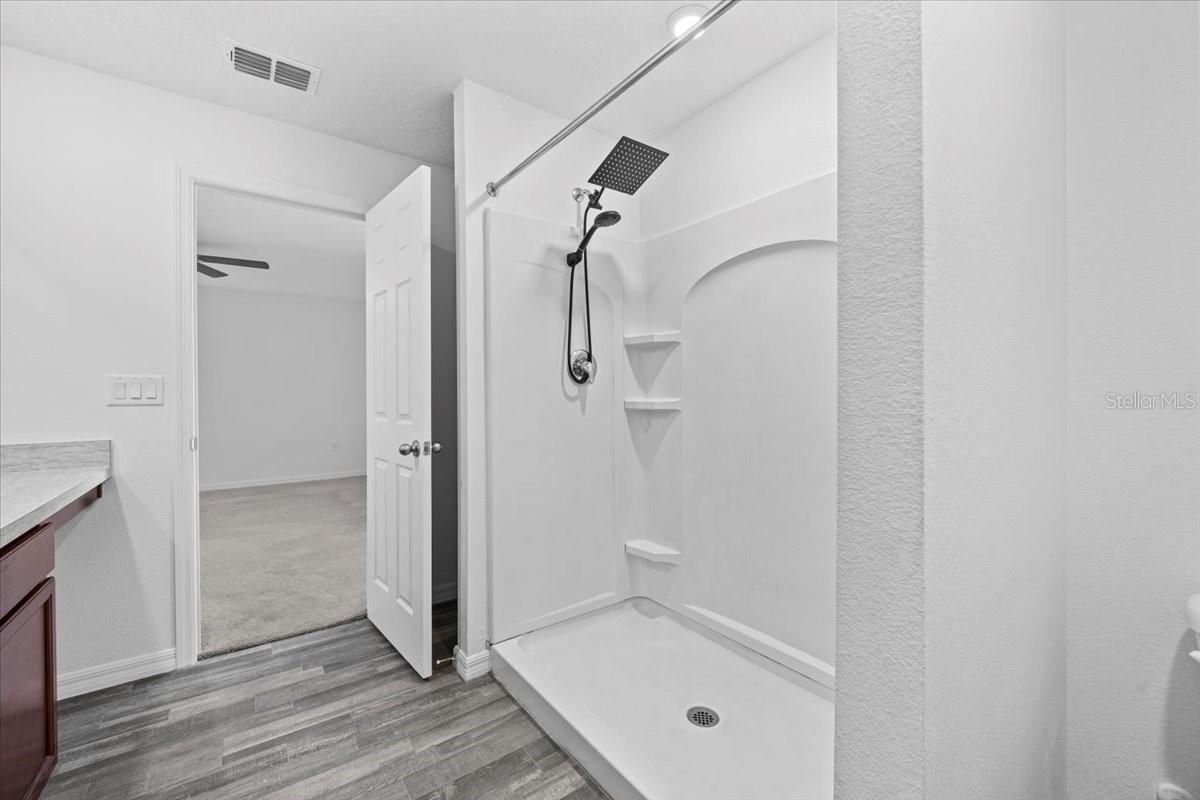 Image 18 of 34 For 10 Post Oak Ln