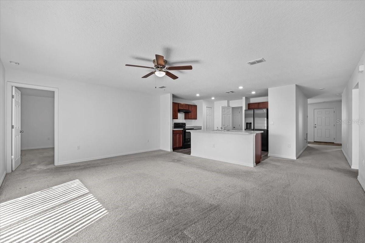 Image 3 of 34 For 10 Post Oak Ln