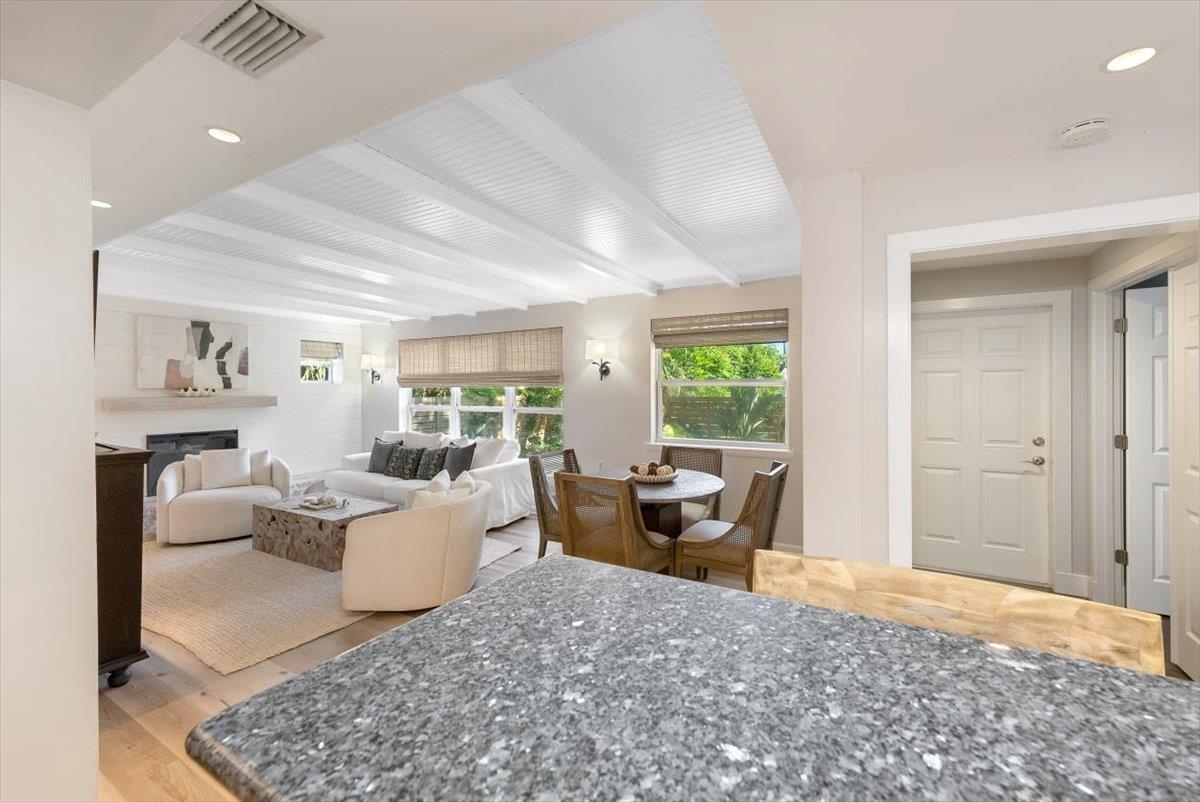 Image 12 of 71 For 22 Madeira Dr