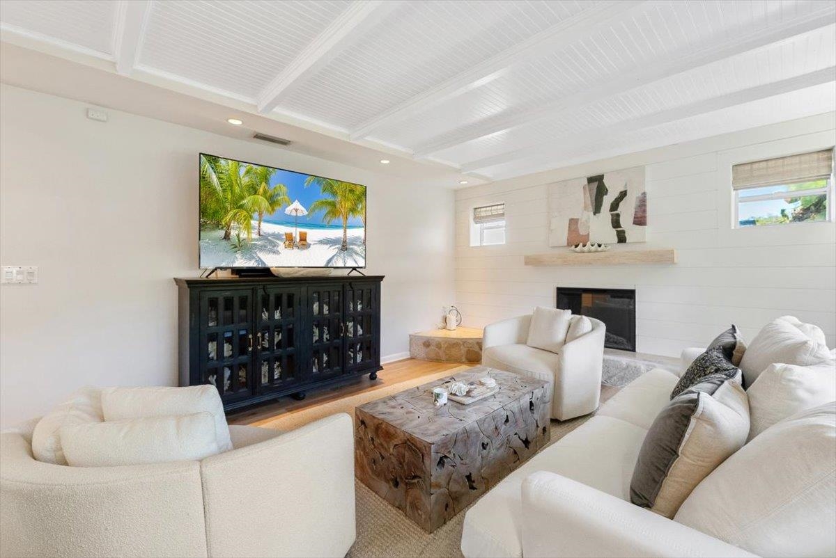 Image 15 of 71 For 22 Madeira Dr