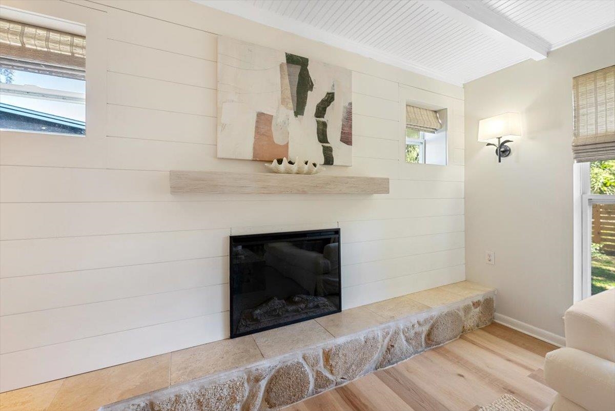 Image 19 of 71 For 22 Madeira Dr