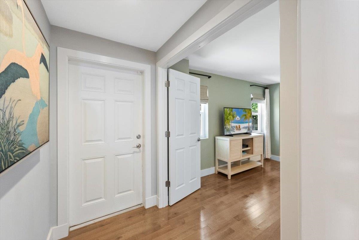 Image 21 of 71 For 22 Madeira Dr