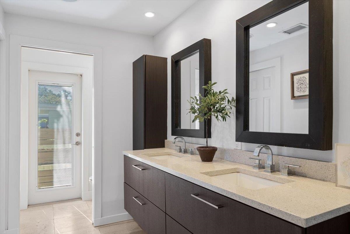 Image 26 of 71 For 22 Madeira Dr