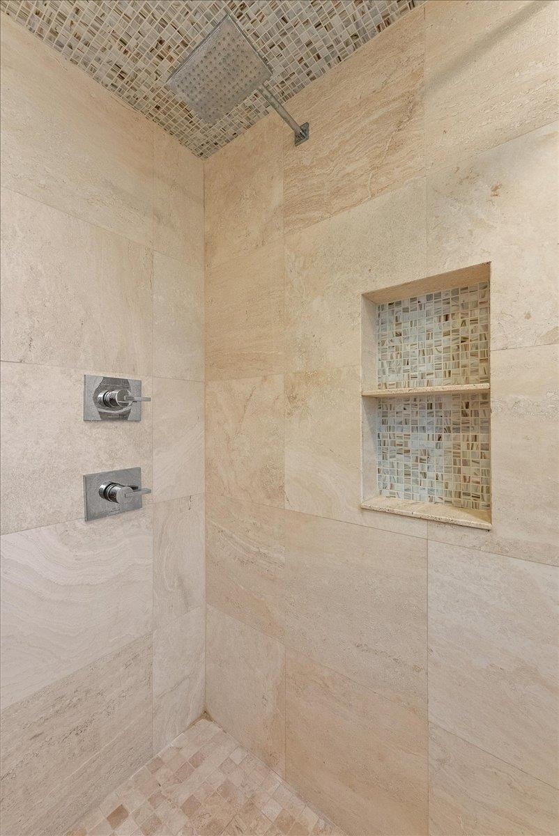Image 31 of 71 For 22 Madeira Dr