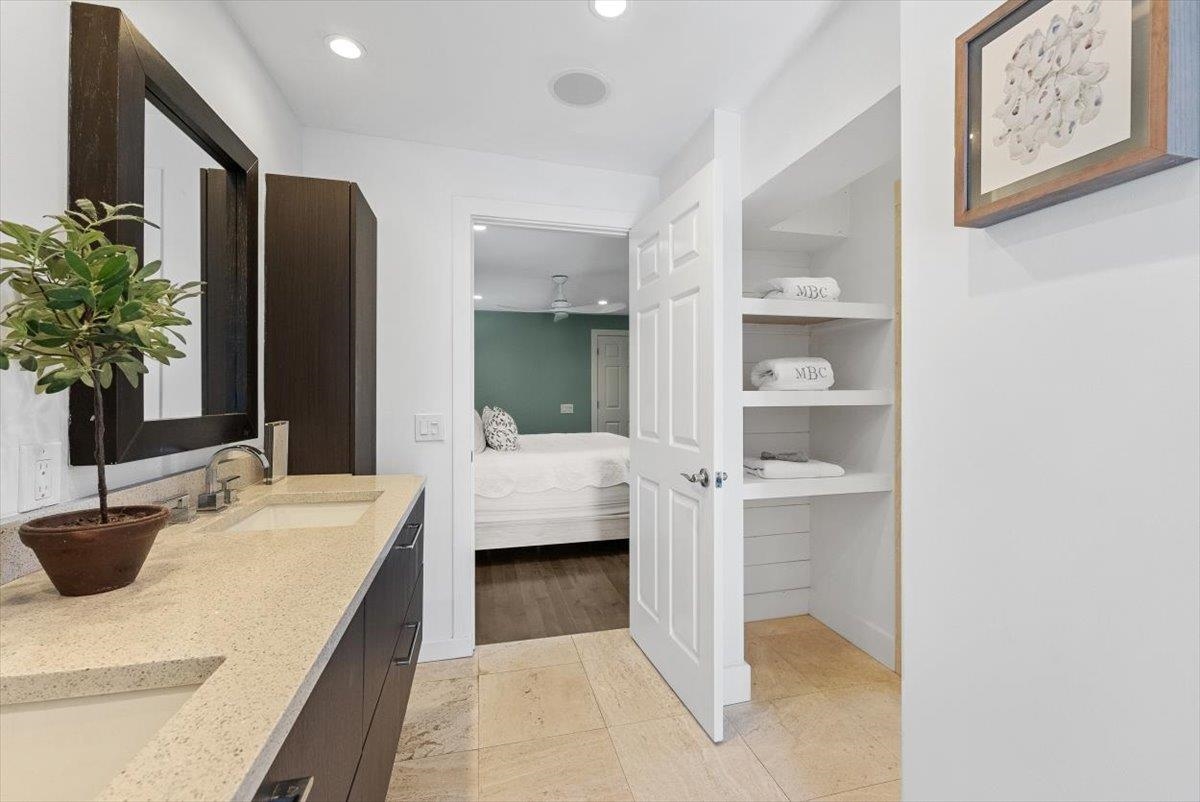 Image 36 of 71 For 22 Madeira Dr