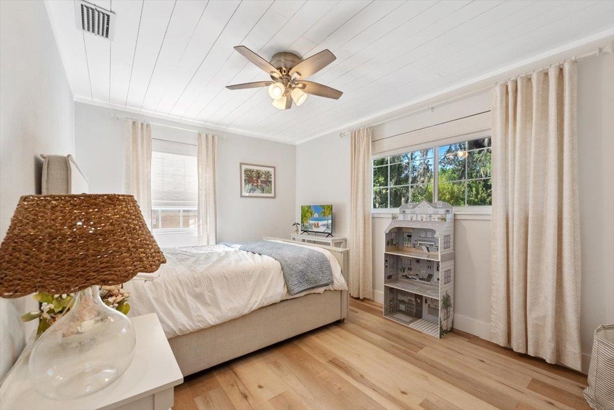 Image 41 of 71 For 22 Madeira Dr