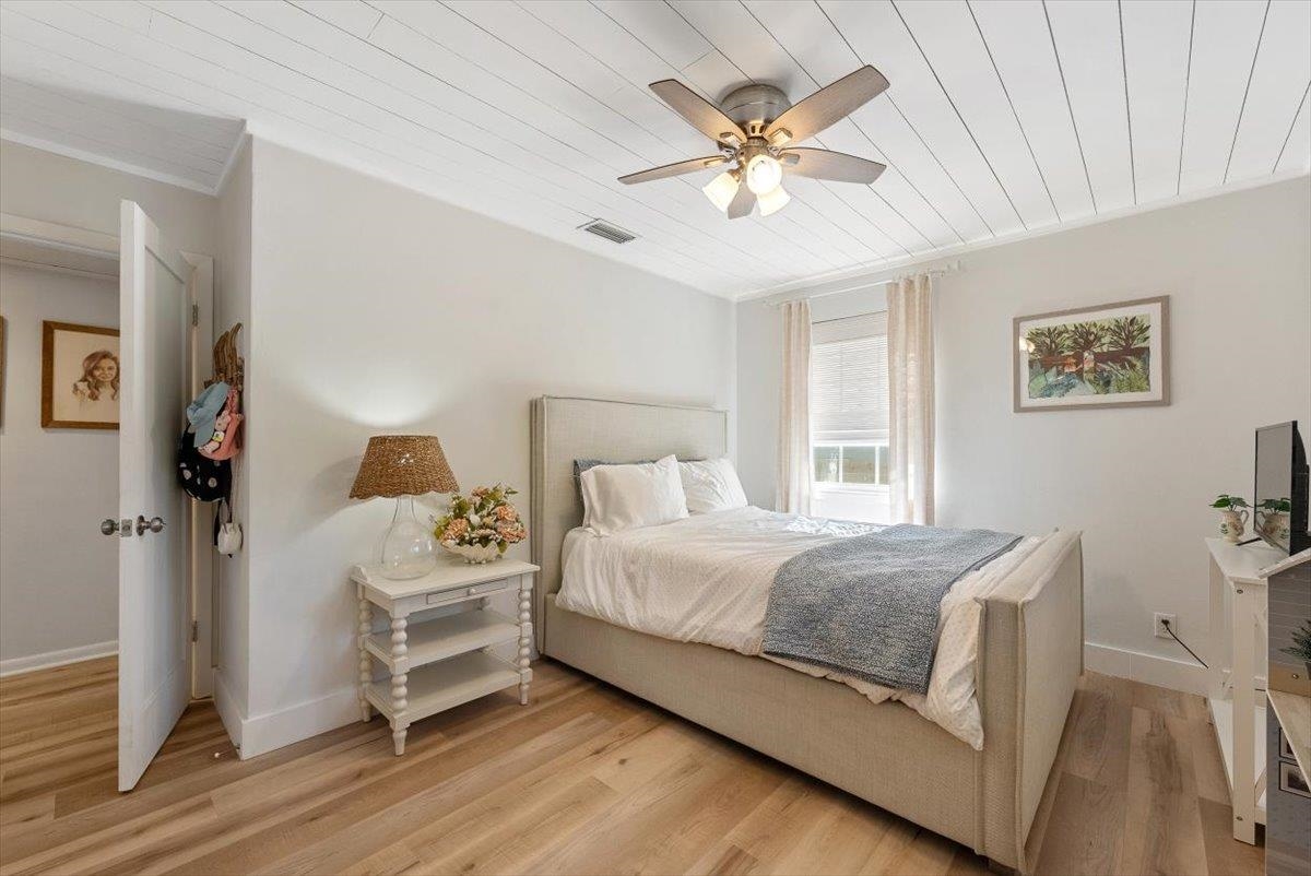 Image 42 of 71 For 22 Madeira Dr