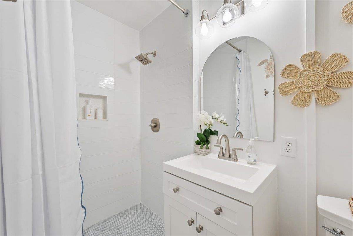 Image 47 of 71 For 22 Madeira Dr