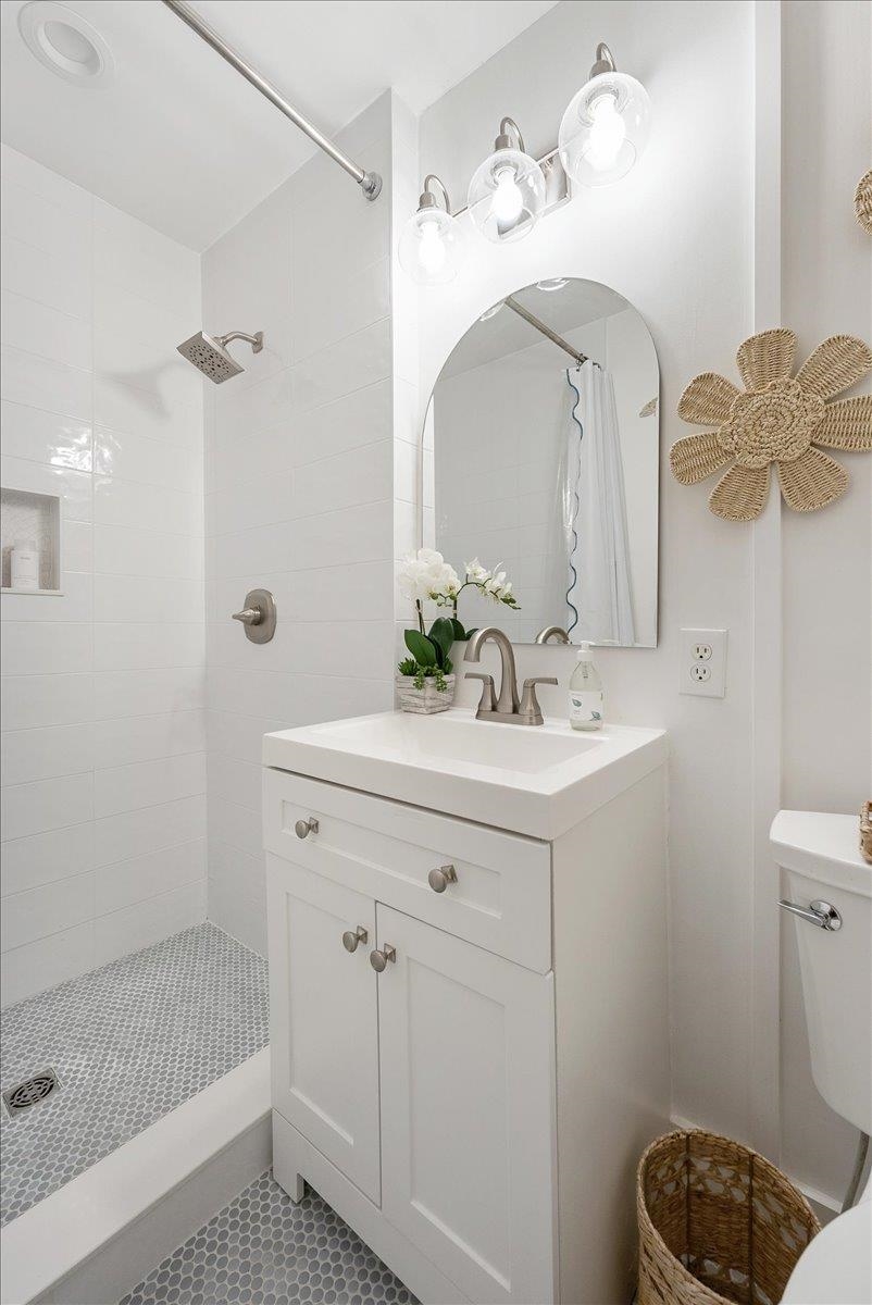 Image 48 of 71 For 22 Madeira Dr