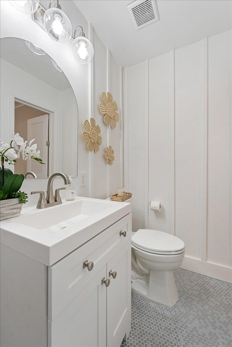 Image 49 of 71 For 22 Madeira Dr