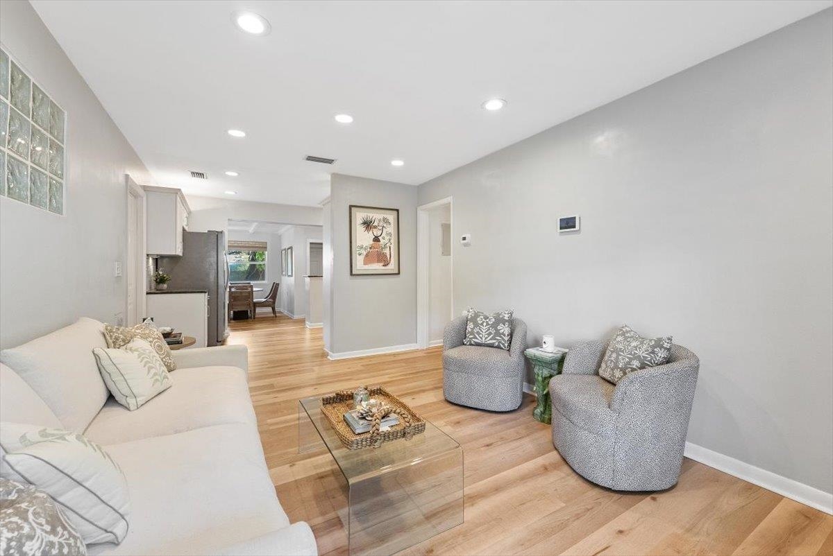 Image 5 of 71 For 22 Madeira Dr