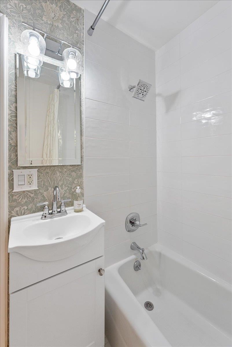Image 52 of 71 For 22 Madeira Dr