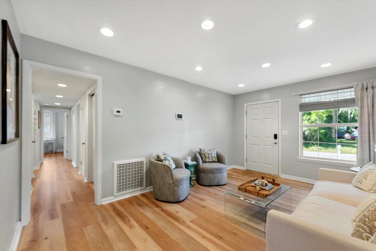 Image 6 of 71 For 22 Madeira Dr