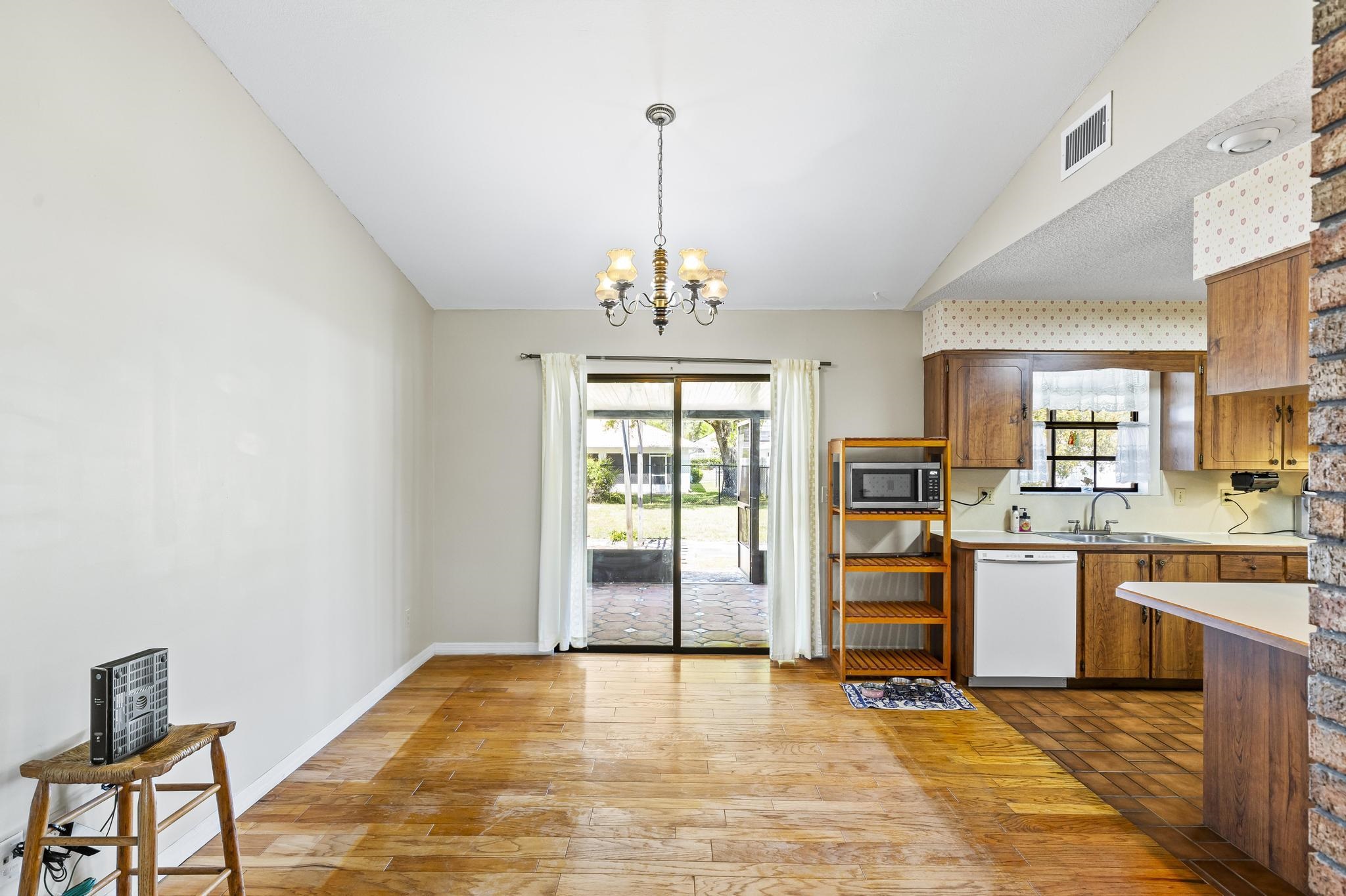 Image 16 of 79 For 27 Prairie Ln