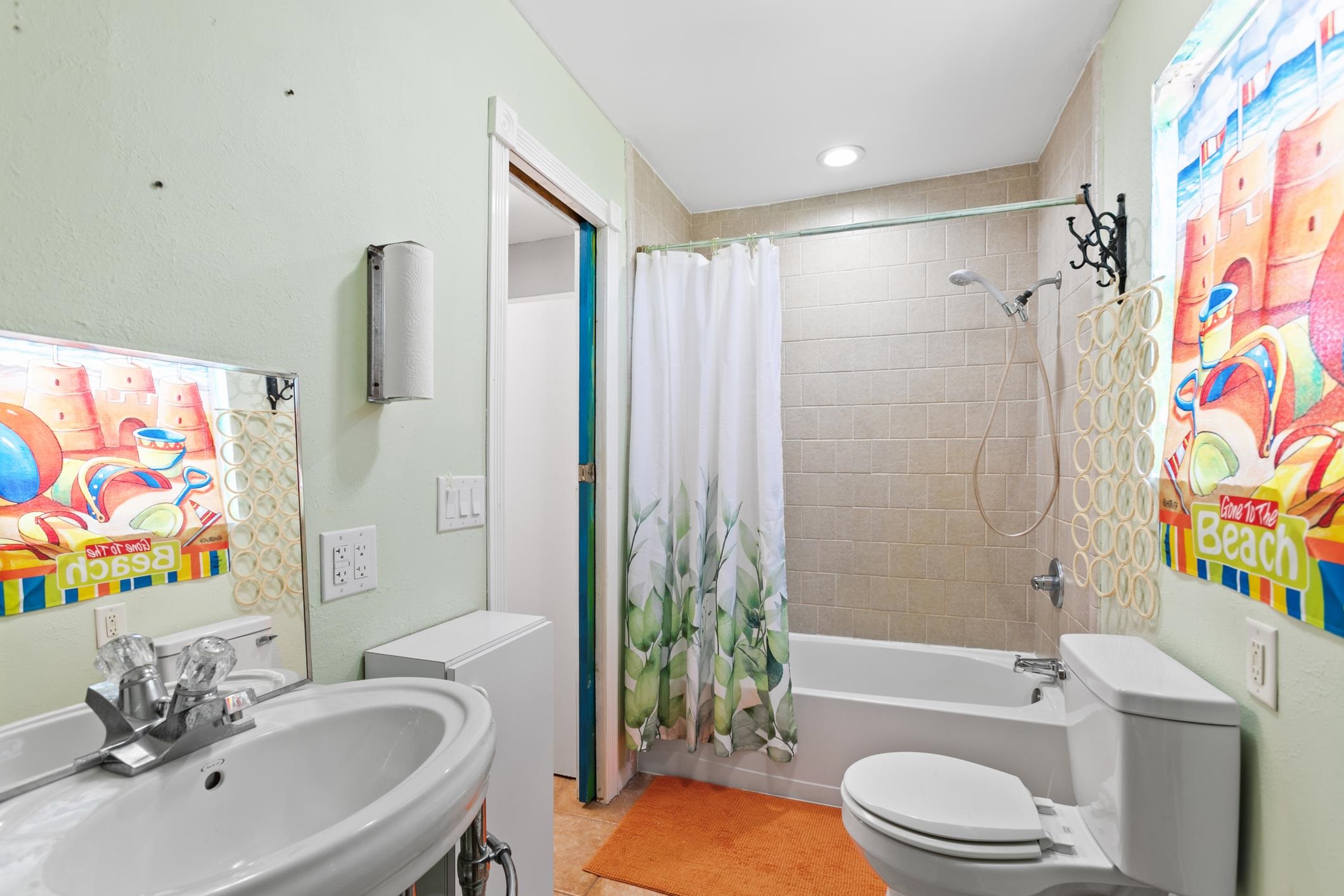 Image 16 of 26 For 958 & 954 Grand Rondo W