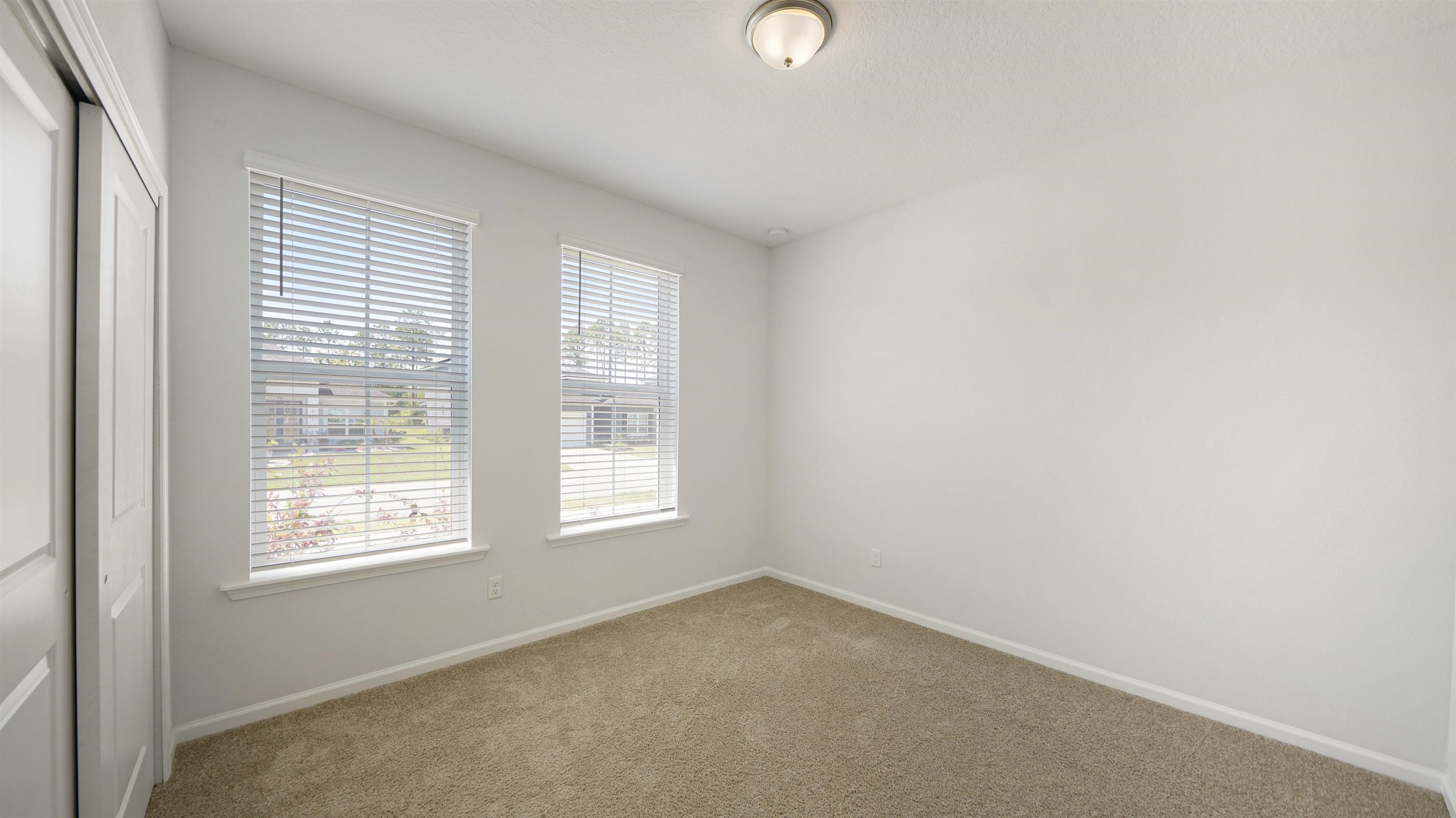 Image 18 of 39 For 443 Watervale Dr