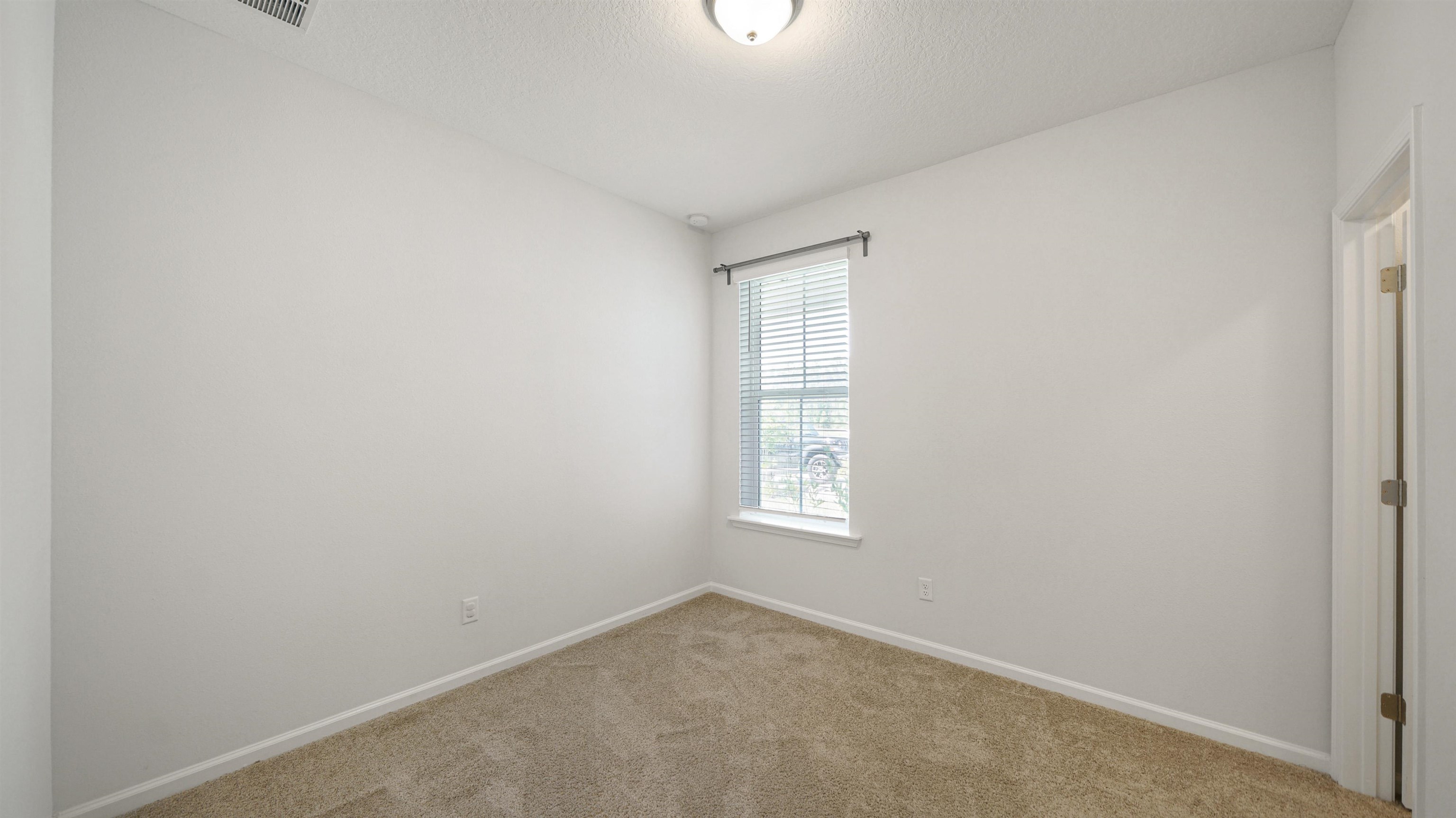 Image 19 of 39 For 443 Watervale Dr