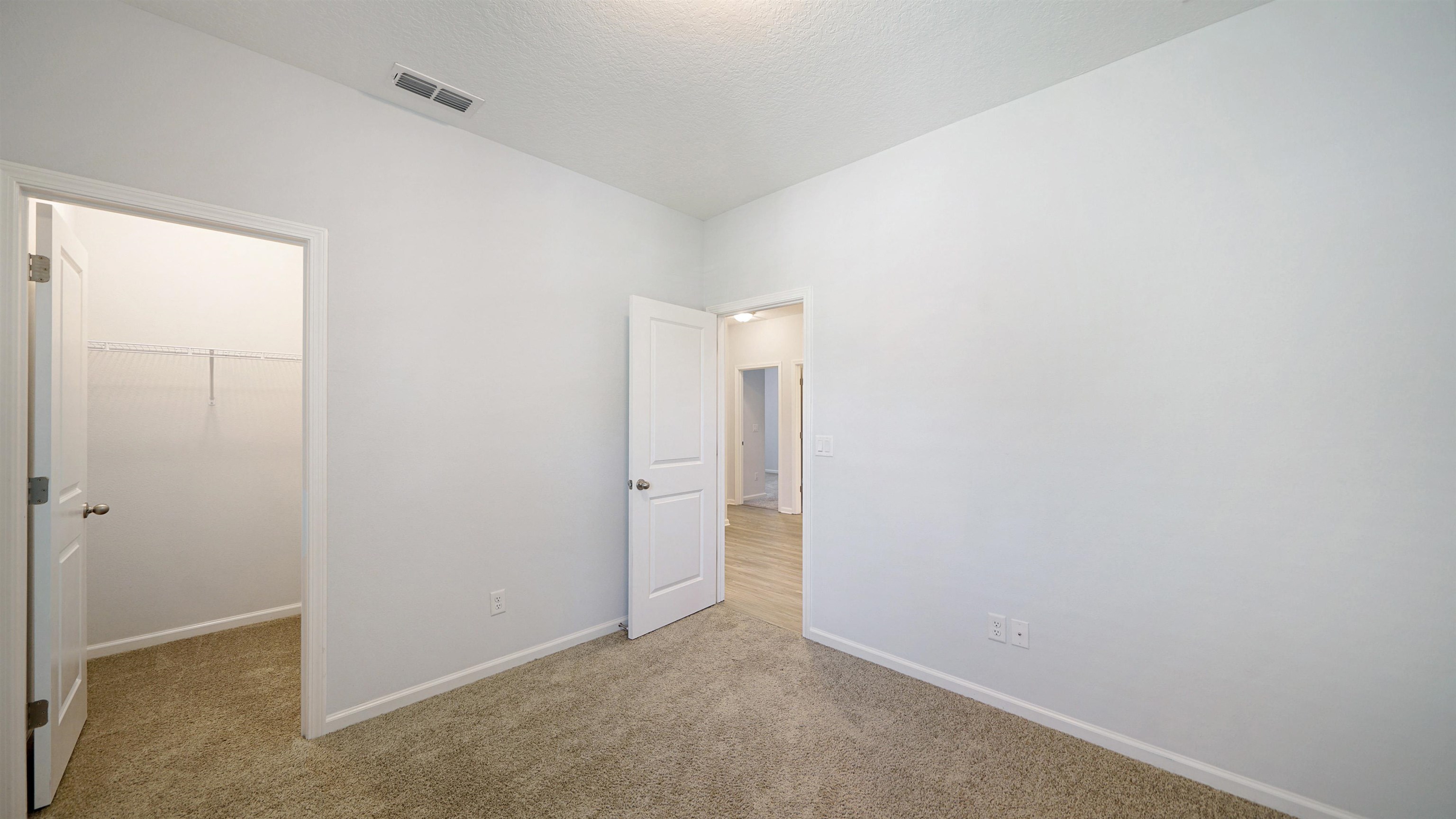 Image 20 of 39 For 443 Watervale Dr