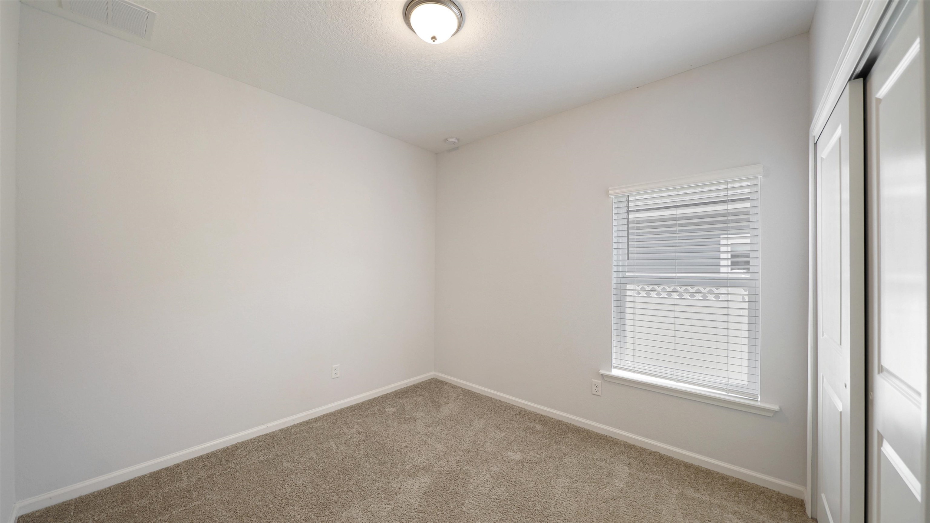 Image 23 of 39 For 443 Watervale Dr