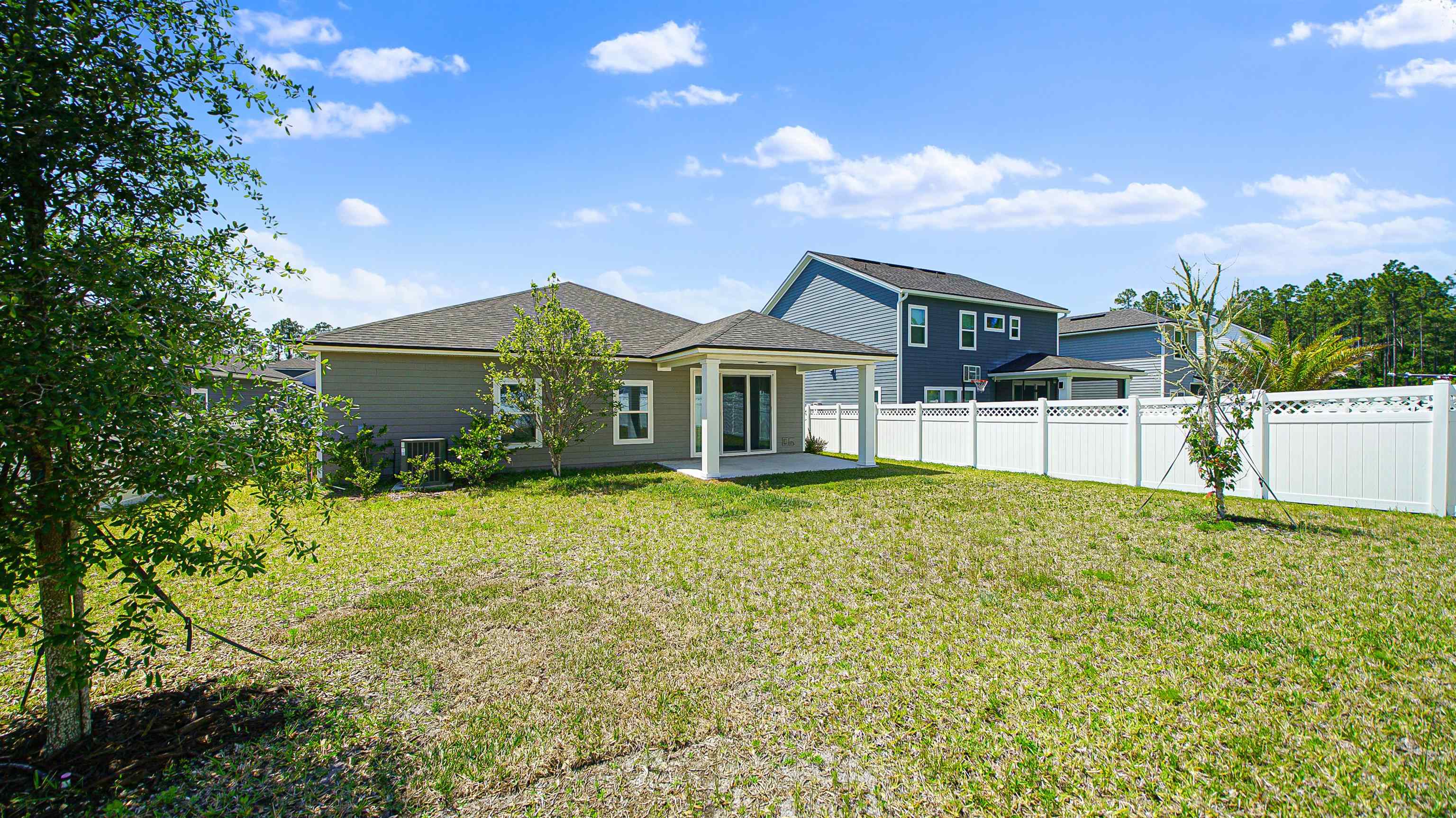 Image 28 of 39 For 443 Watervale Dr