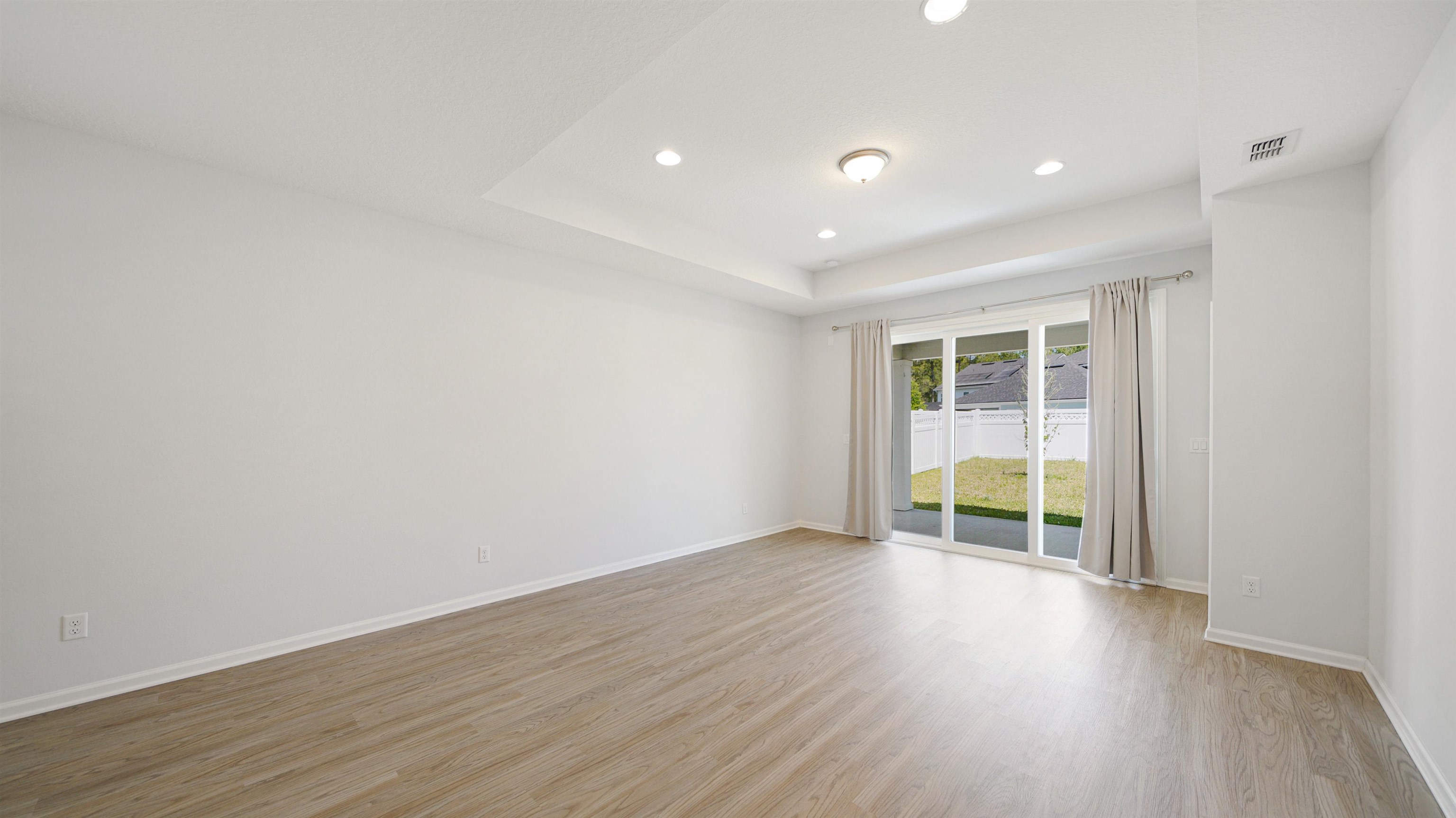 Image 4 of 39 For 443 Watervale Dr
