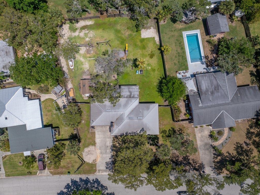 Image 3 of 14 For 204 Coquina Ave