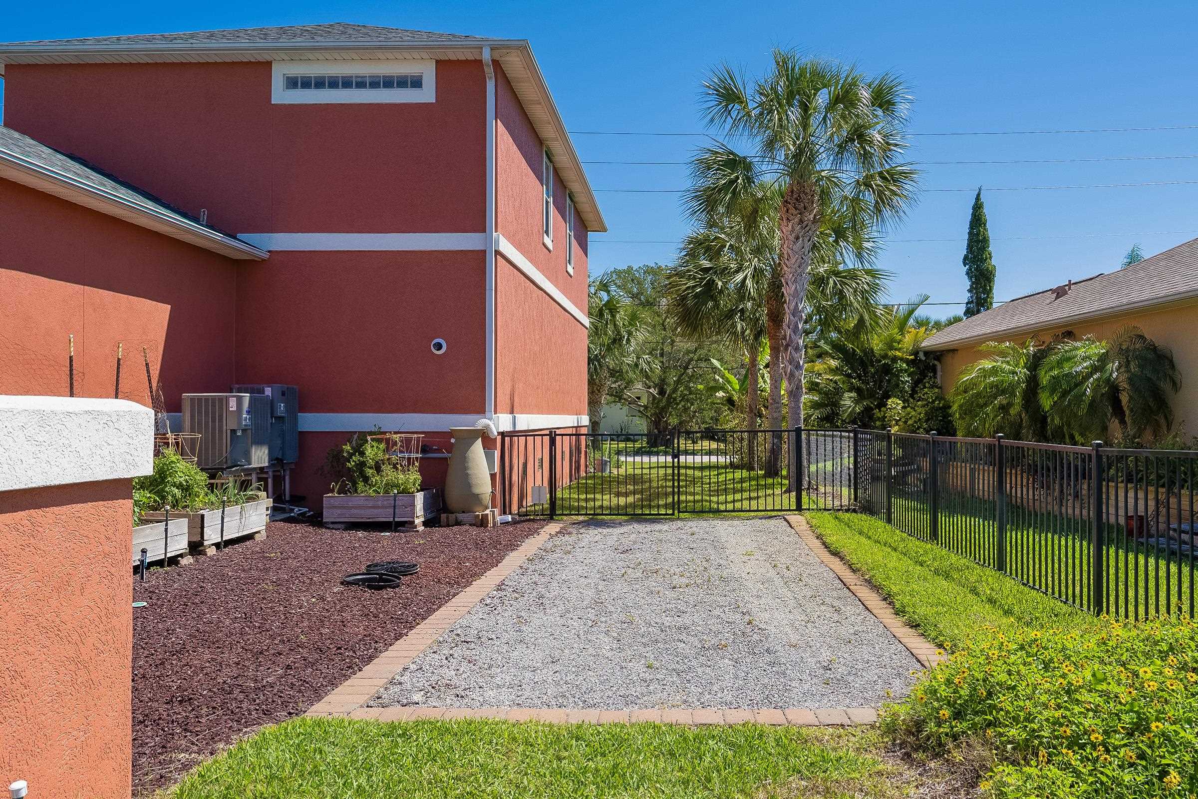 Image 57 of 79 For 219 Coquina Ave