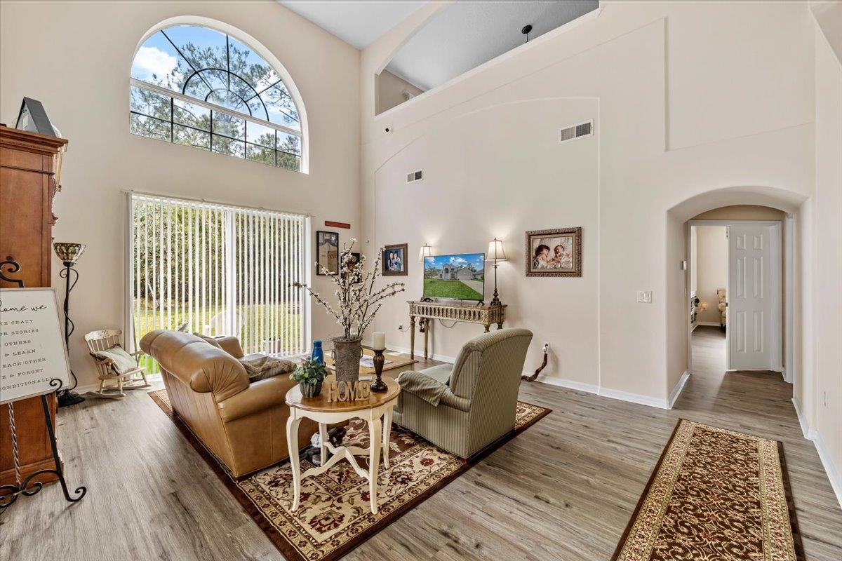 Image 14 of 49 For 21 Whittingham Ln
