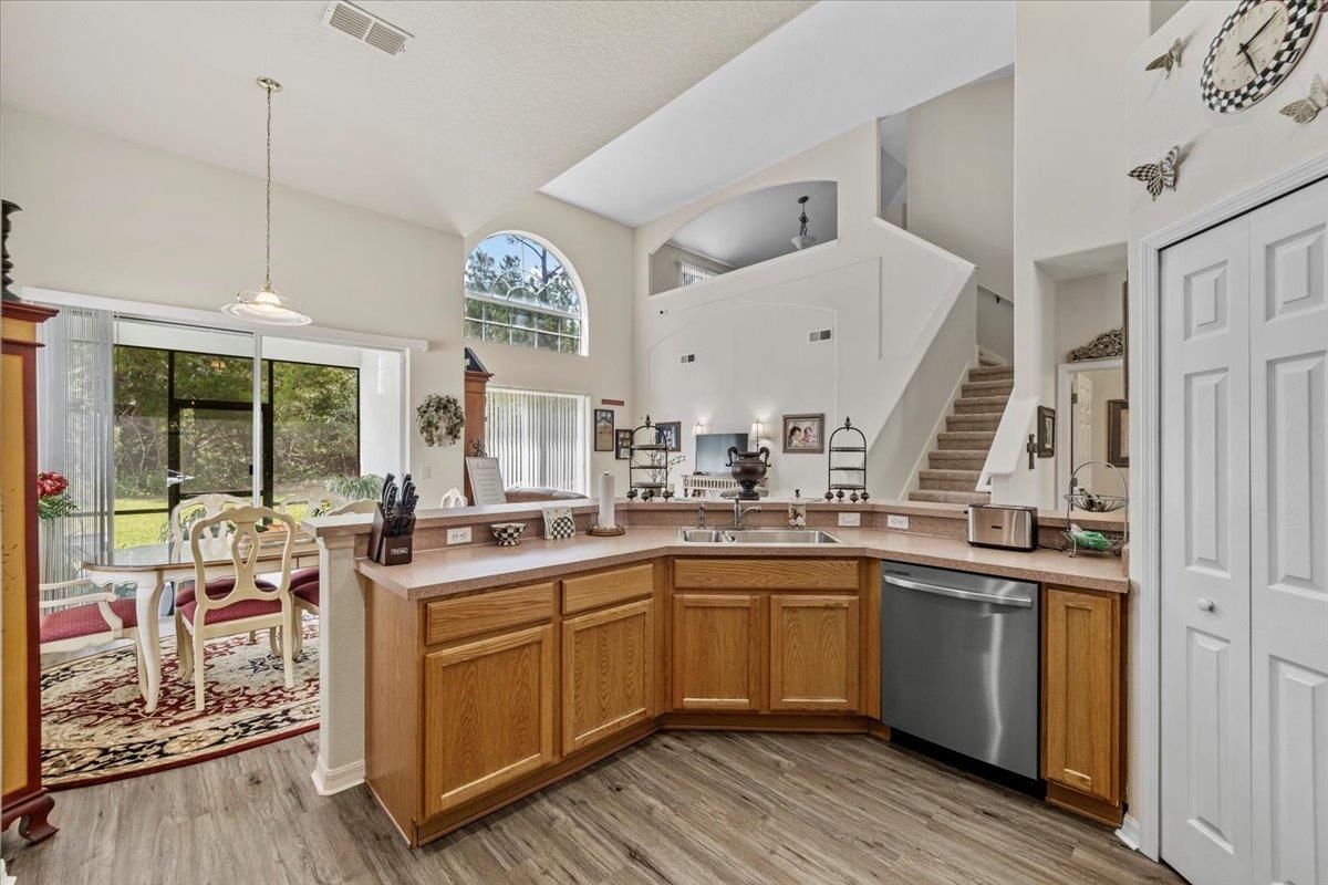 Image 20 of 49 For 21 Whittingham Ln