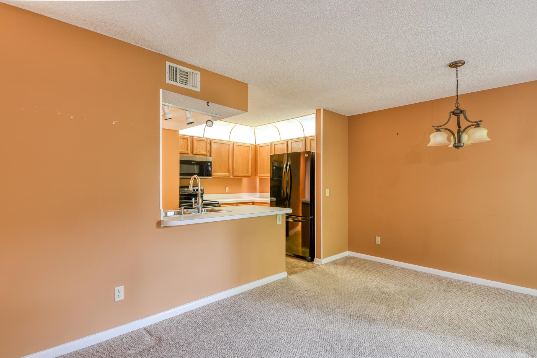 Image 10 of 22 For 27 Catalonia Ct