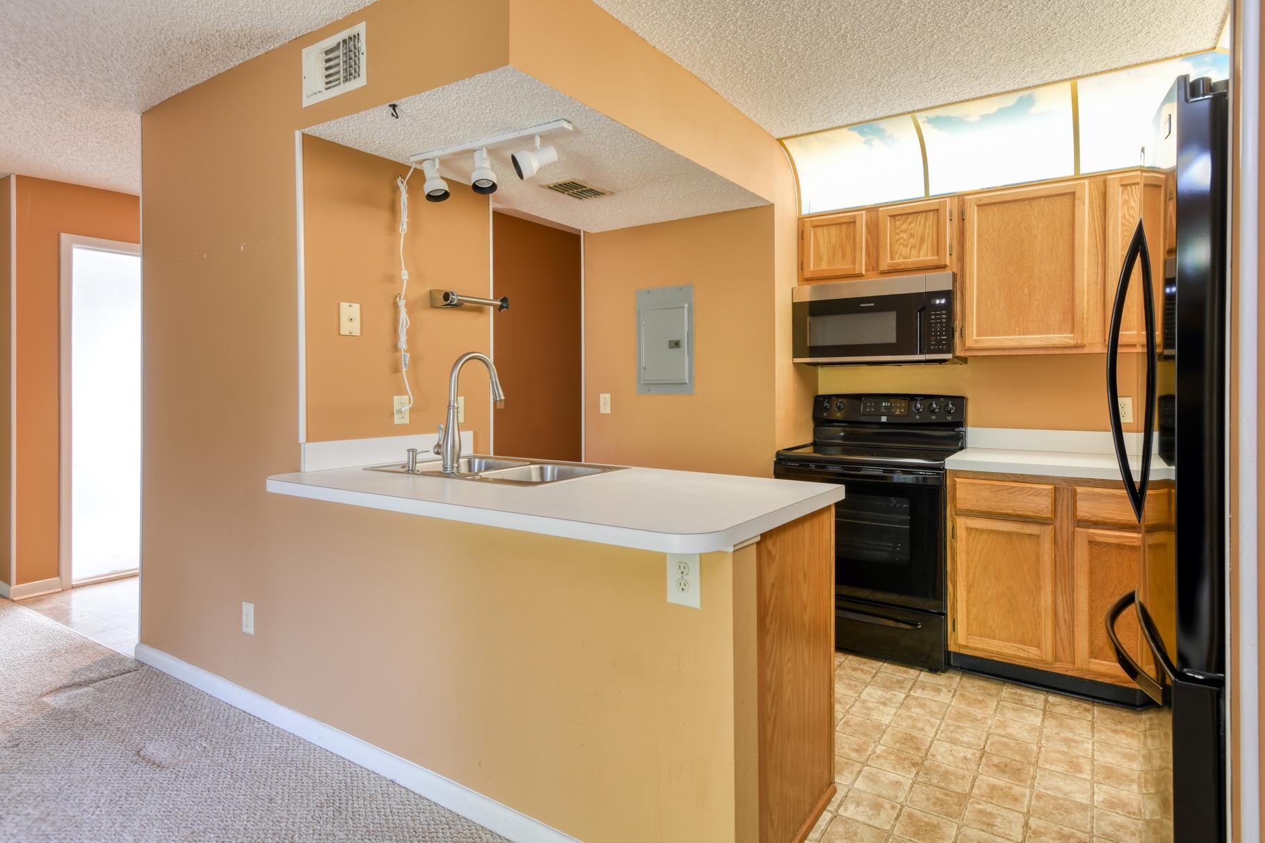 Image 11 of 22 For 27 Catalonia Ct