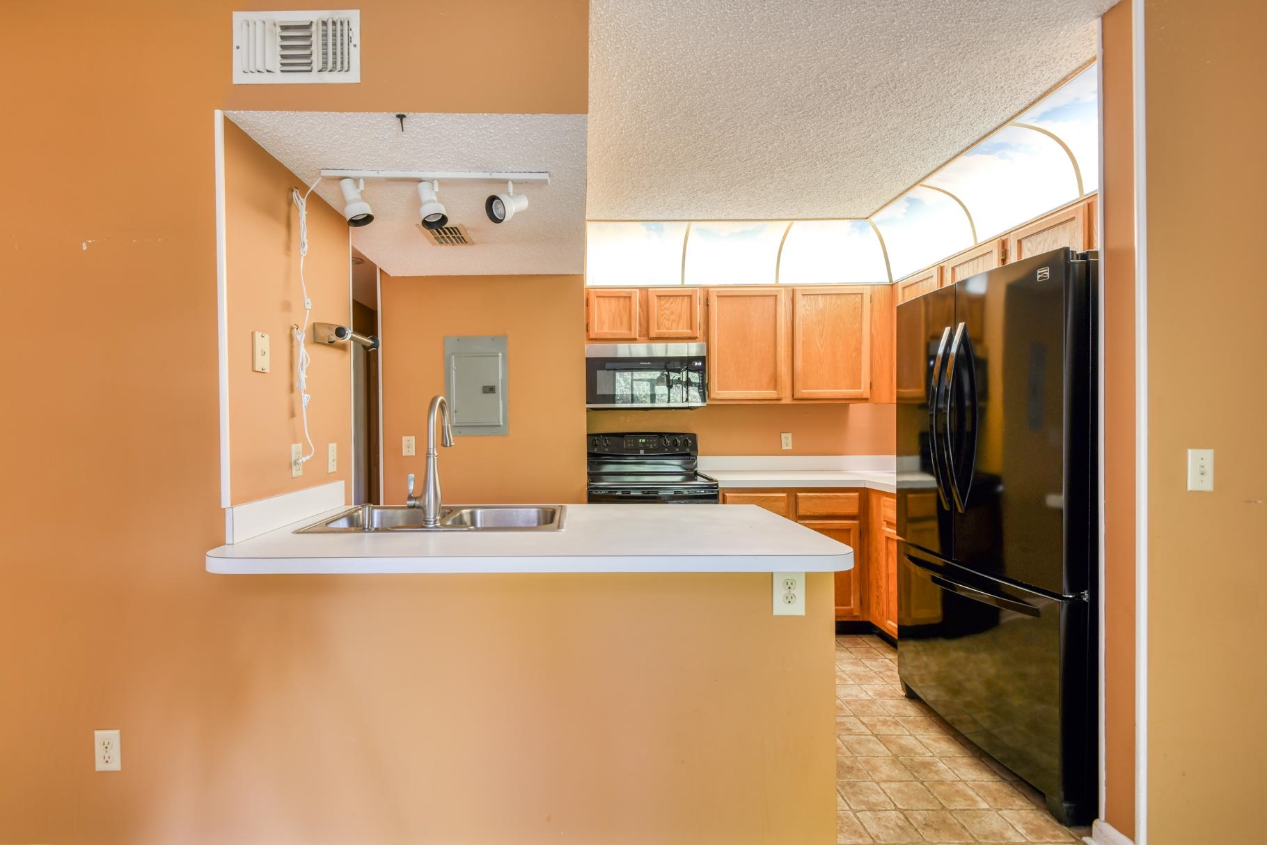 Image 12 of 22 For 27 Catalonia Ct