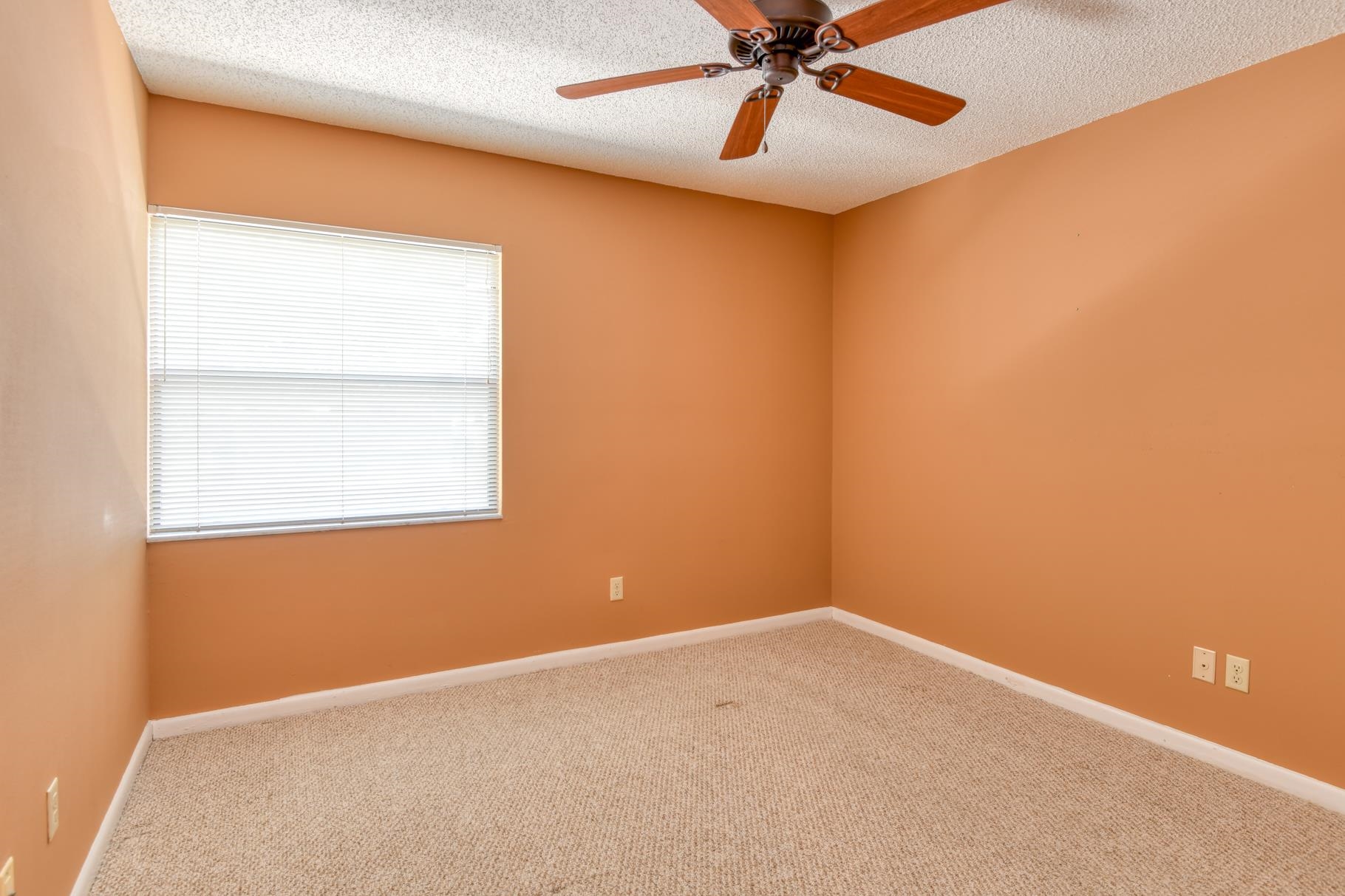 Image 17 of 22 For 27 Catalonia Ct