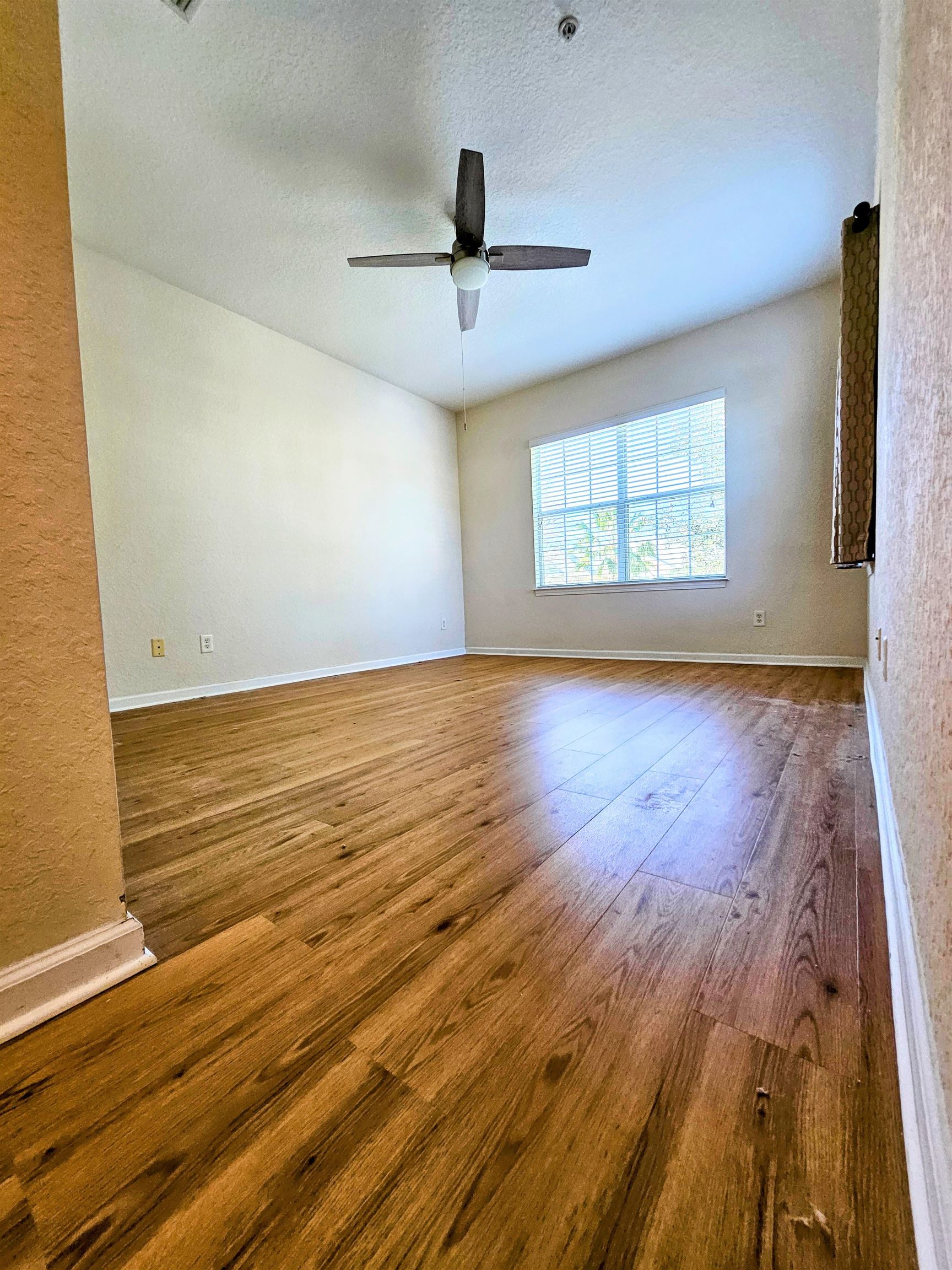 Image 13 of 19 For 130 Bayberry Cir  1501