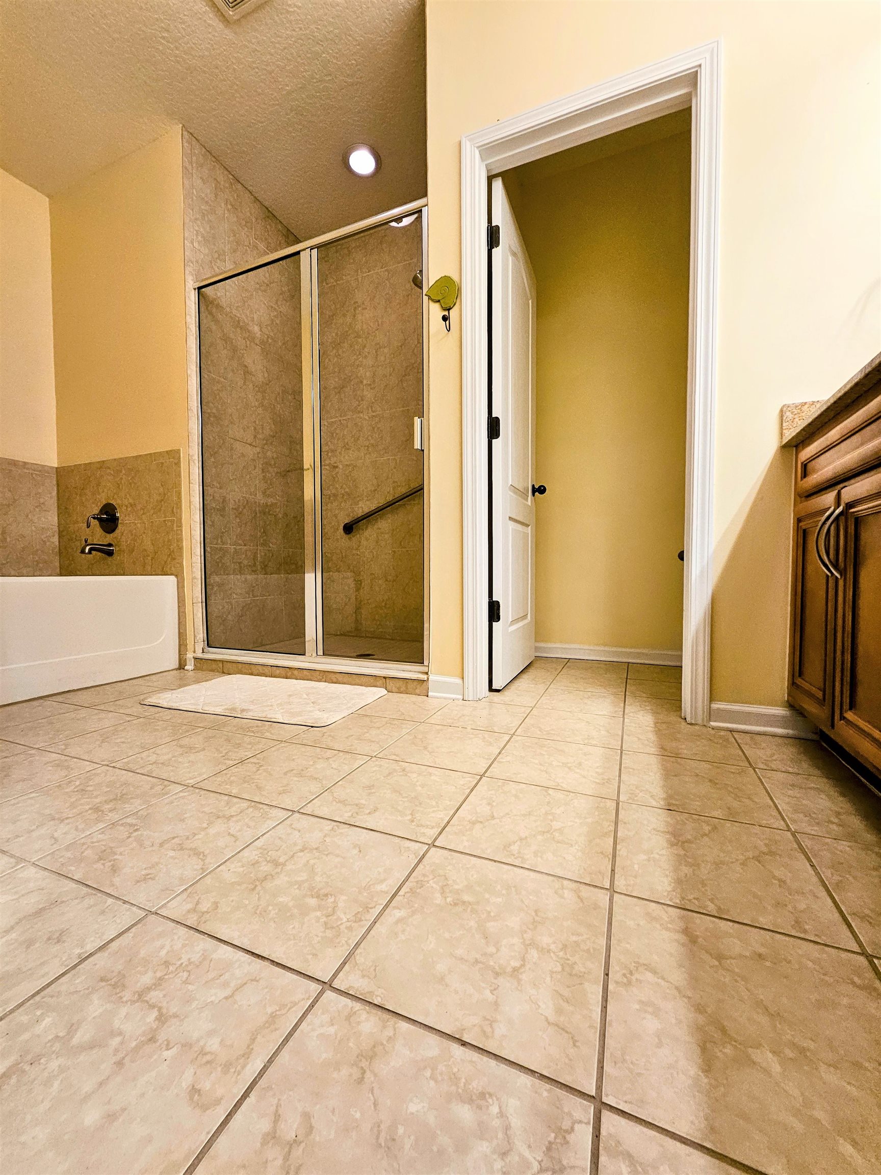 Image 15 of 19 For 130 Bayberry Cir  1501