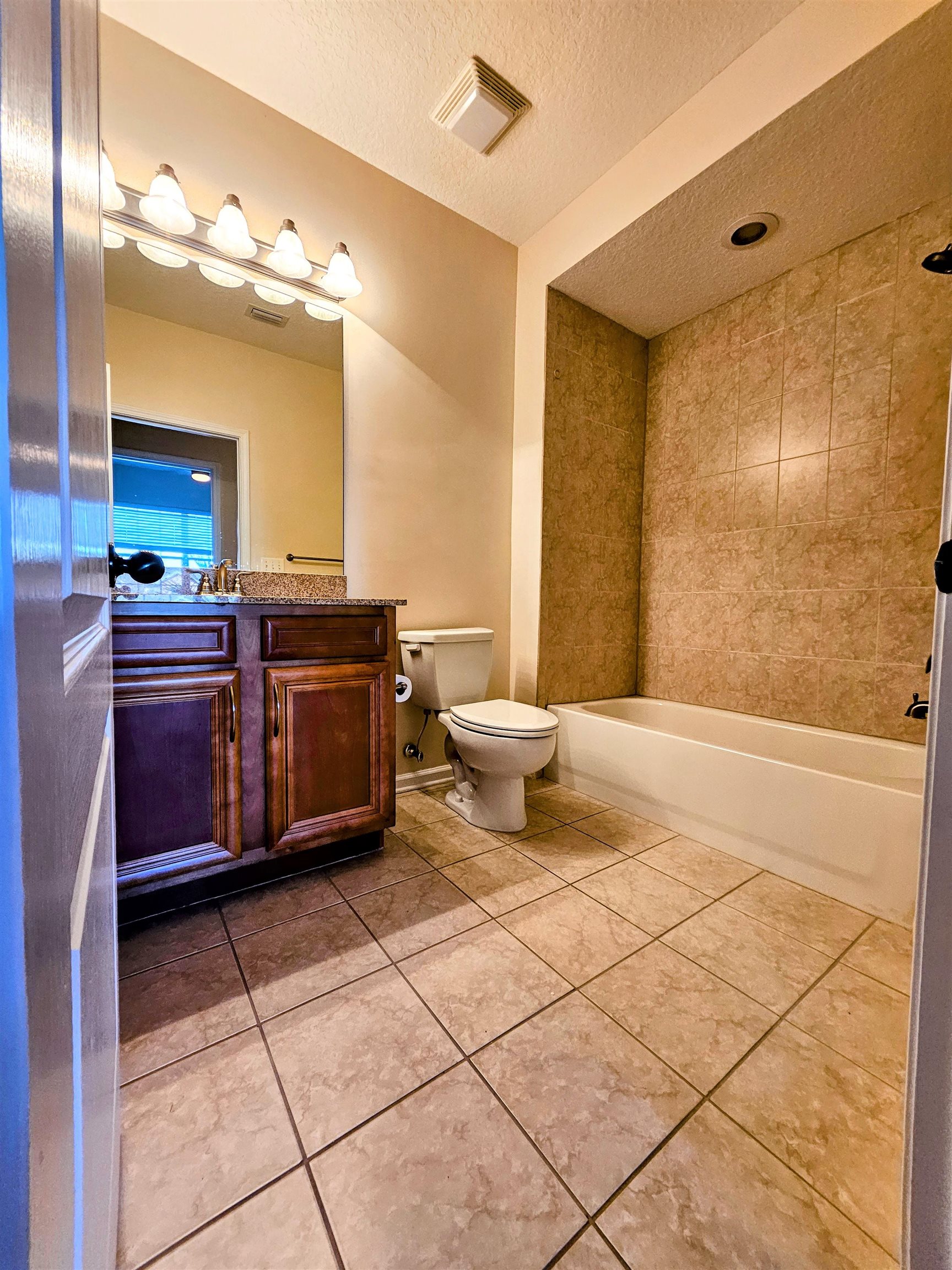 Image 17 of 19 For 130 Bayberry Cir  1501