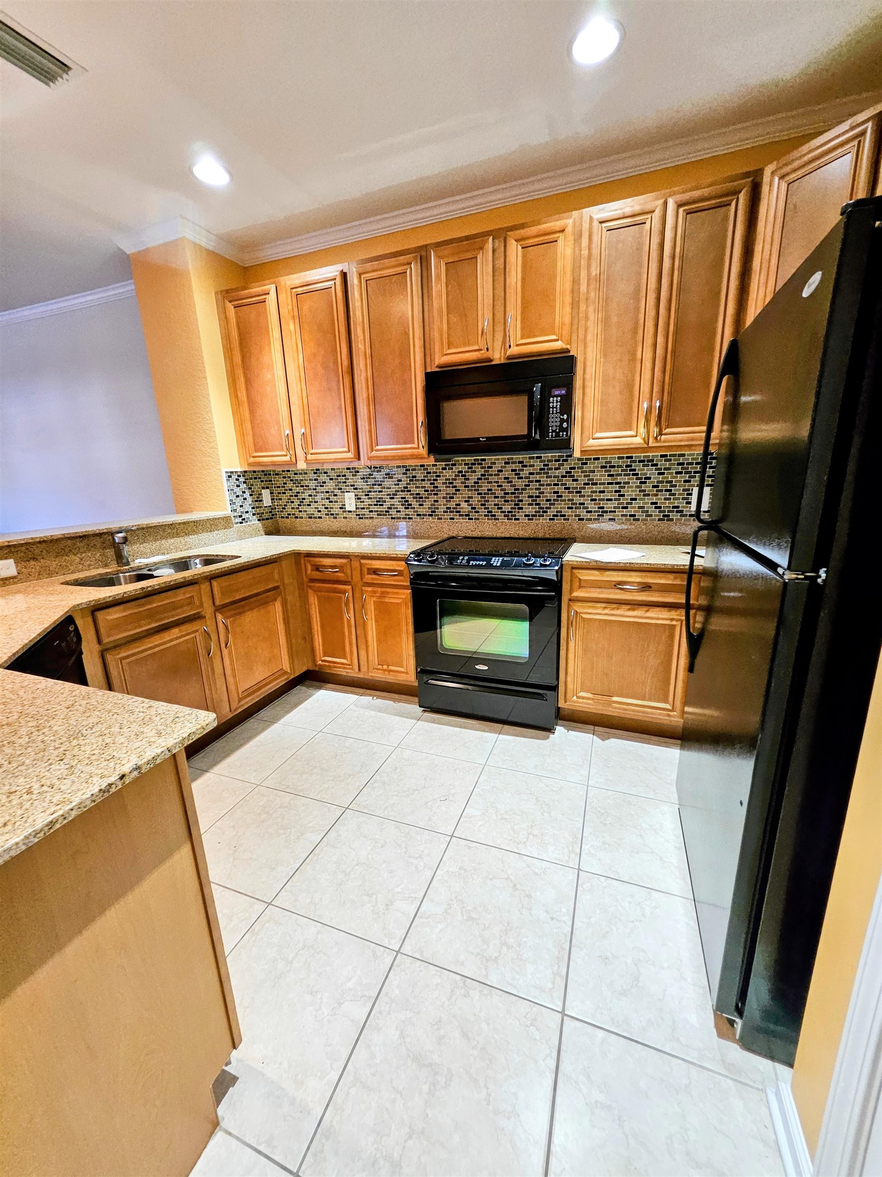 Image 4 of 19 For 130 Bayberry Cir  1501