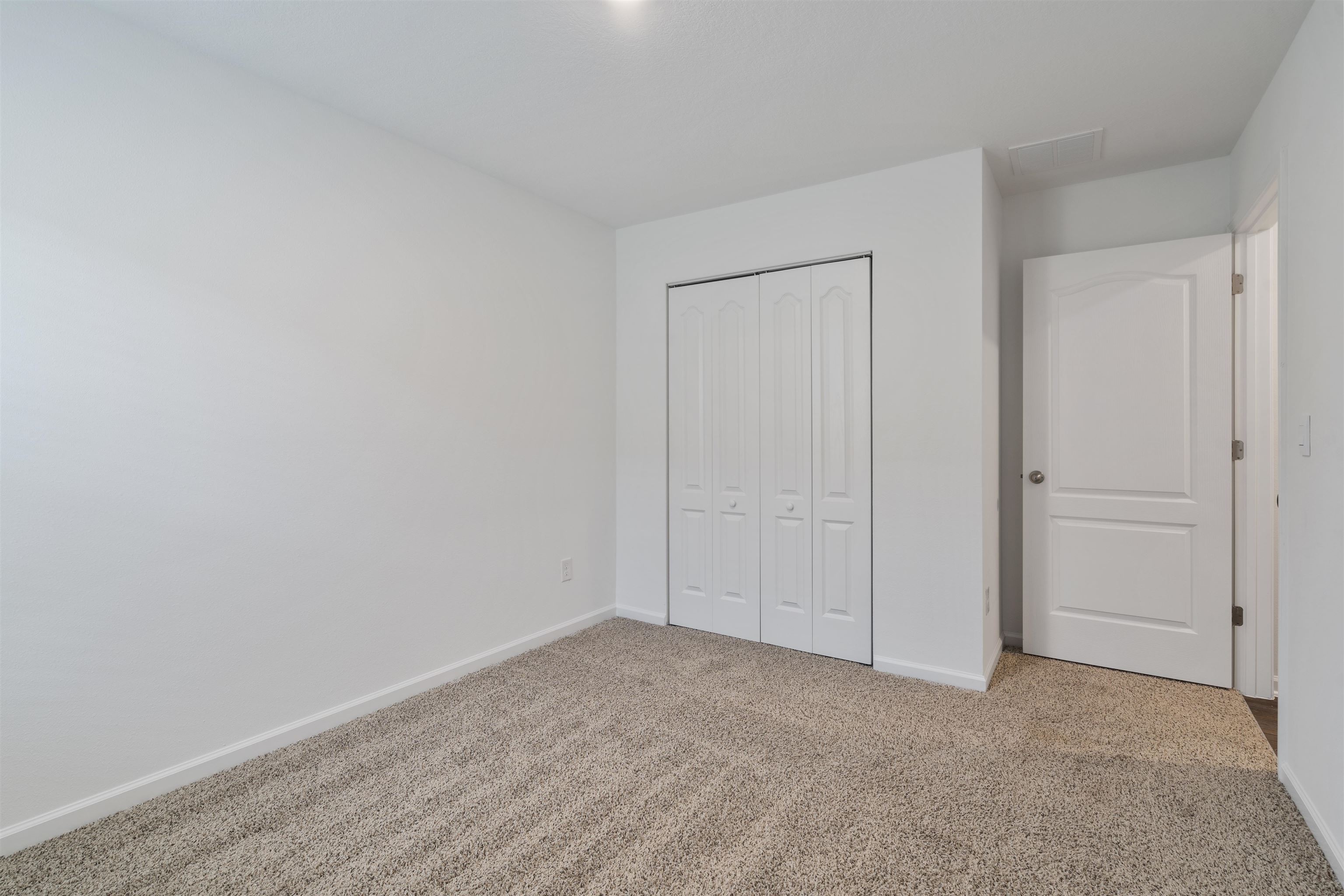 Image 14 of 40 For 861 Orellana Road