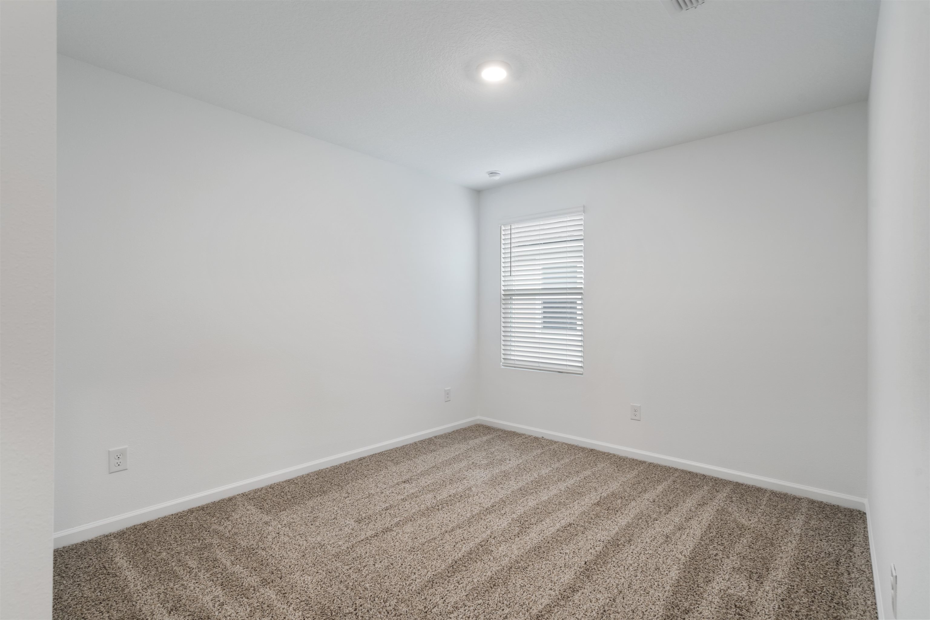 Image 16 of 40 For 861 Orellana Road