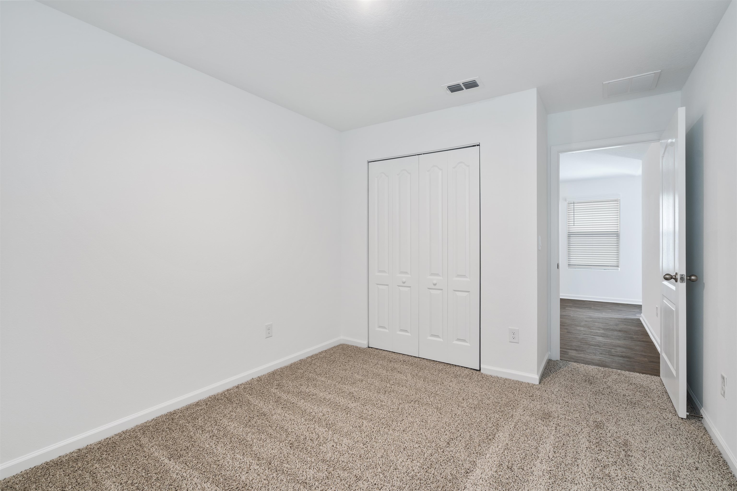 Image 19 of 40 For 861 Orellana Road