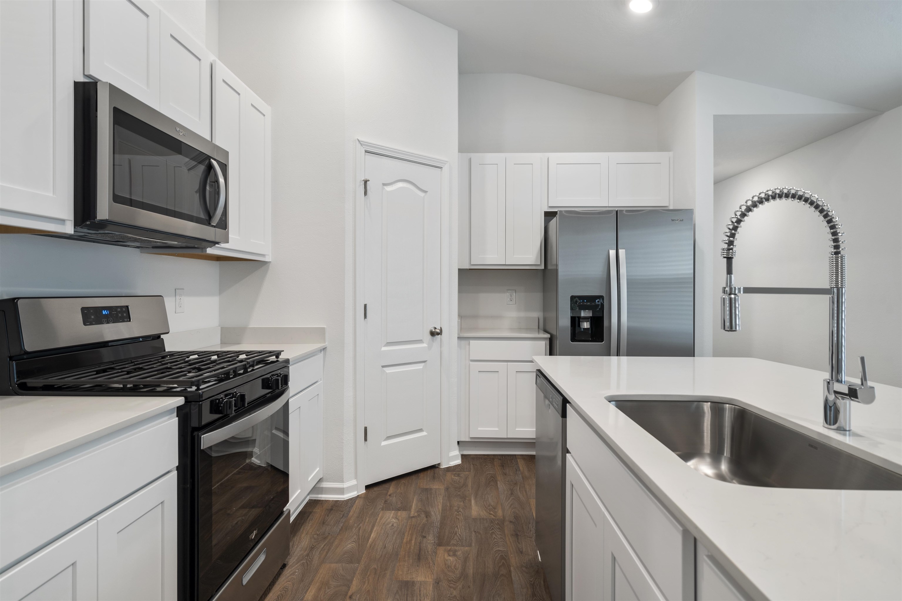 Image 5 of 40 For 861 Orellana Road