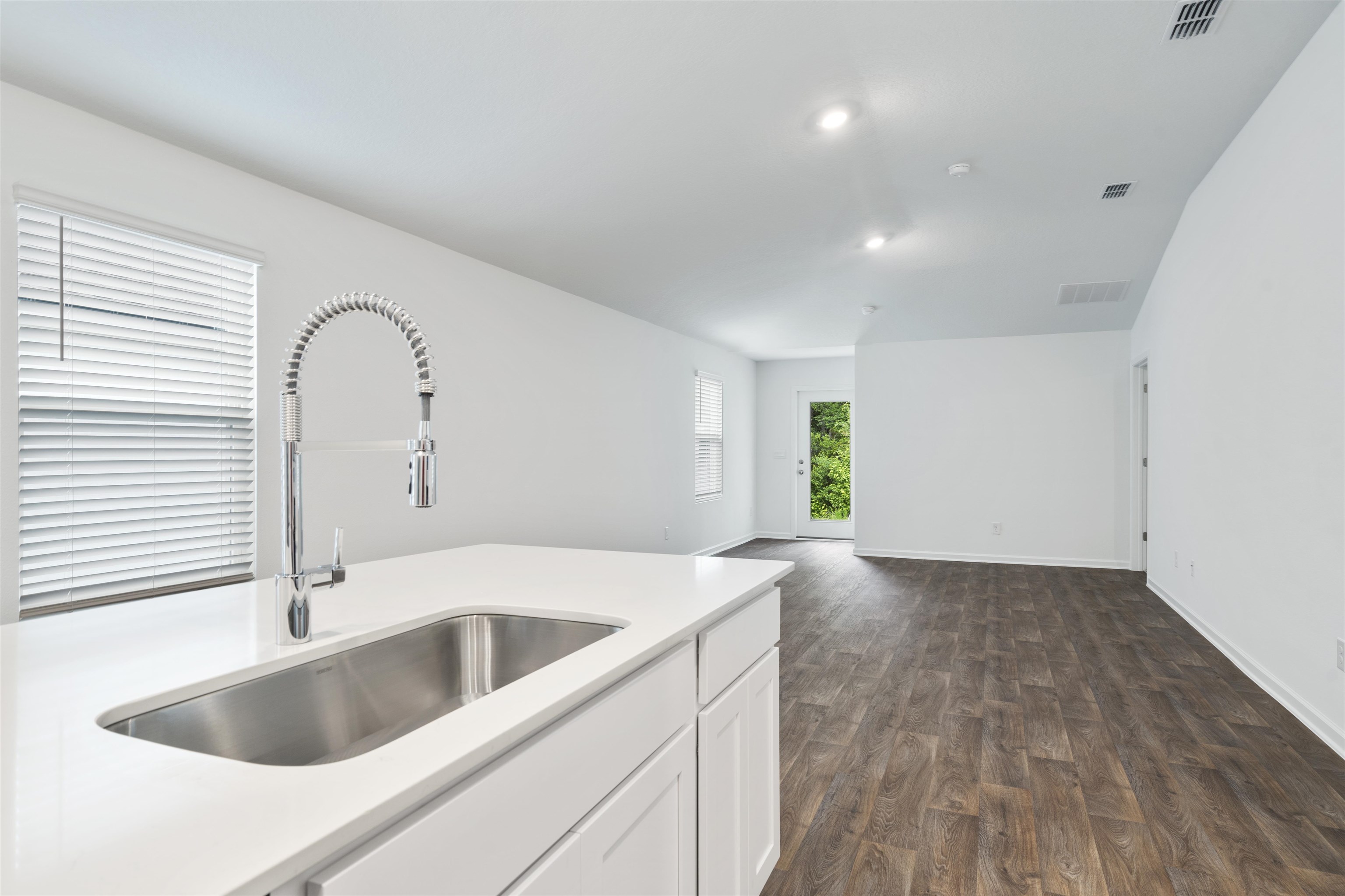 Image 7 of 40 For 861 Orellana Road