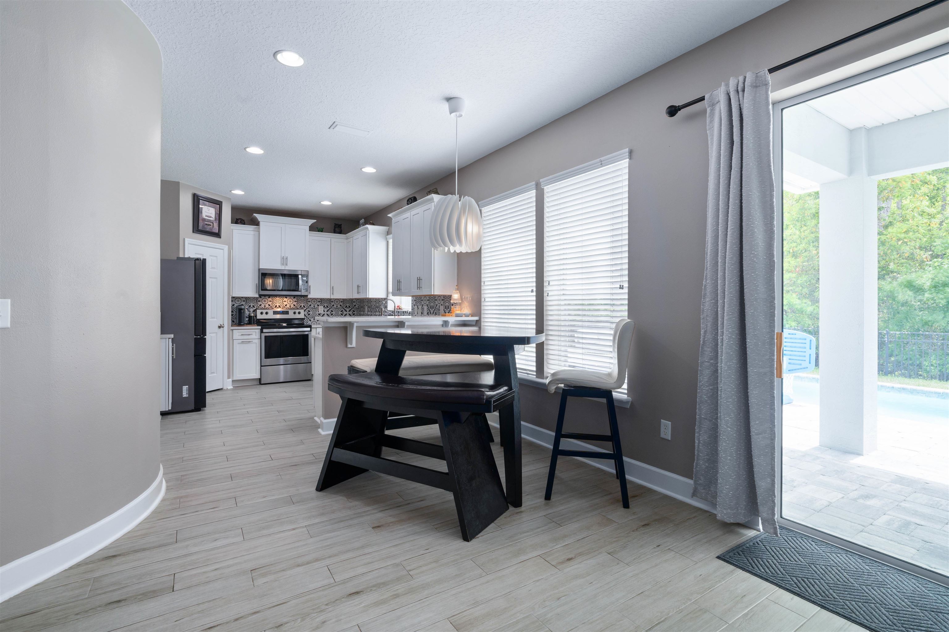 Image 10 of 42 For 201 Saxxon Rd N