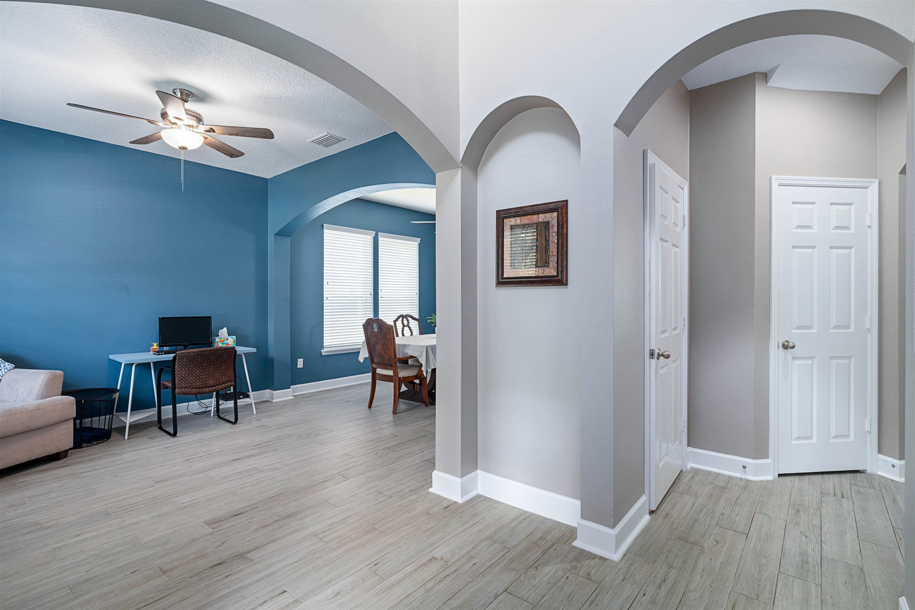Image 4 of 42 For 201 Saxxon Rd N