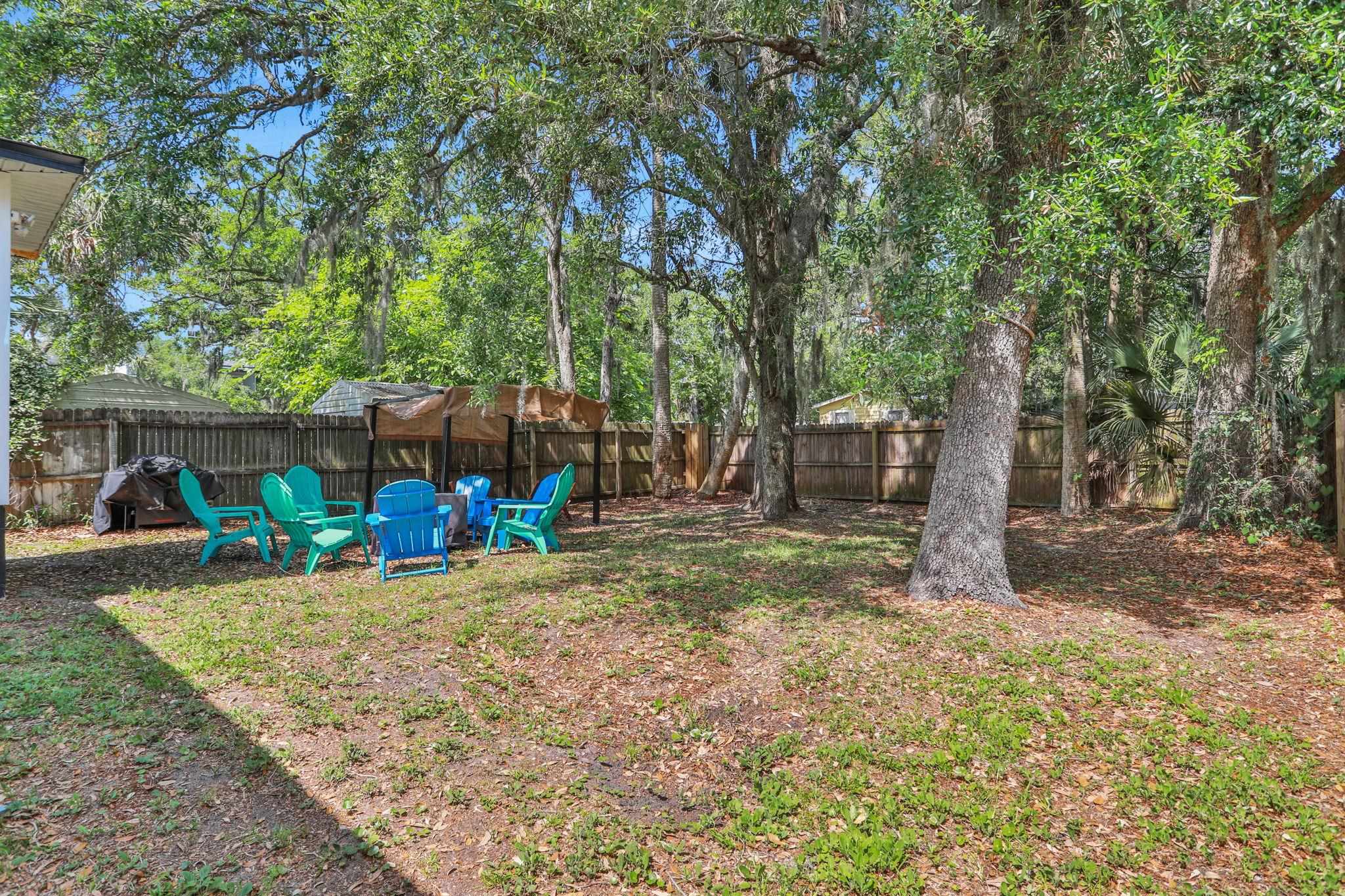 Image 6 of 36 For 237 Riberia St